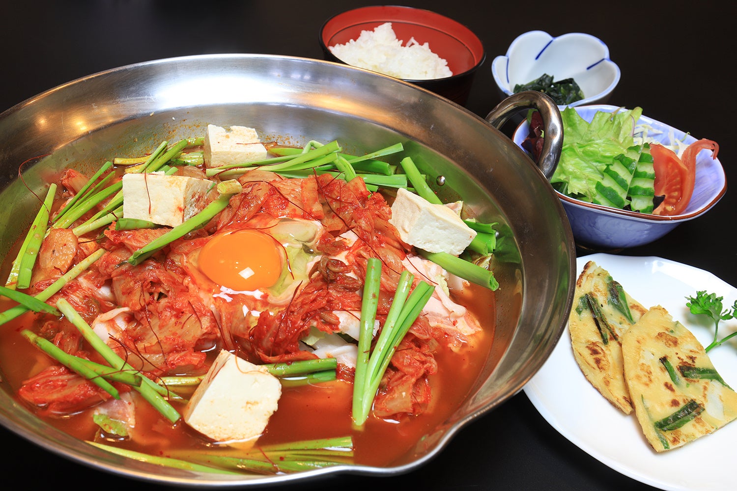 不二家の新キャラクターが誕生！ 新たなキャラクターたちが「ペコちゃんポコちゃんとゆかいな仲間たち」として2026年1月にデビュー！