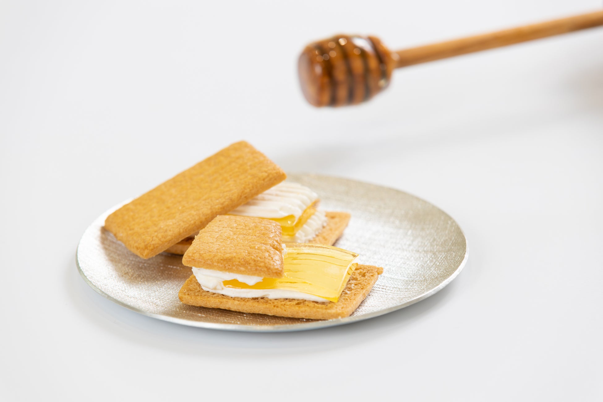 MUJI HOTEL GINZAにて、松屋銀座のバイヤー厳選のお菓子をウェルカムスイーツとしてお渡し