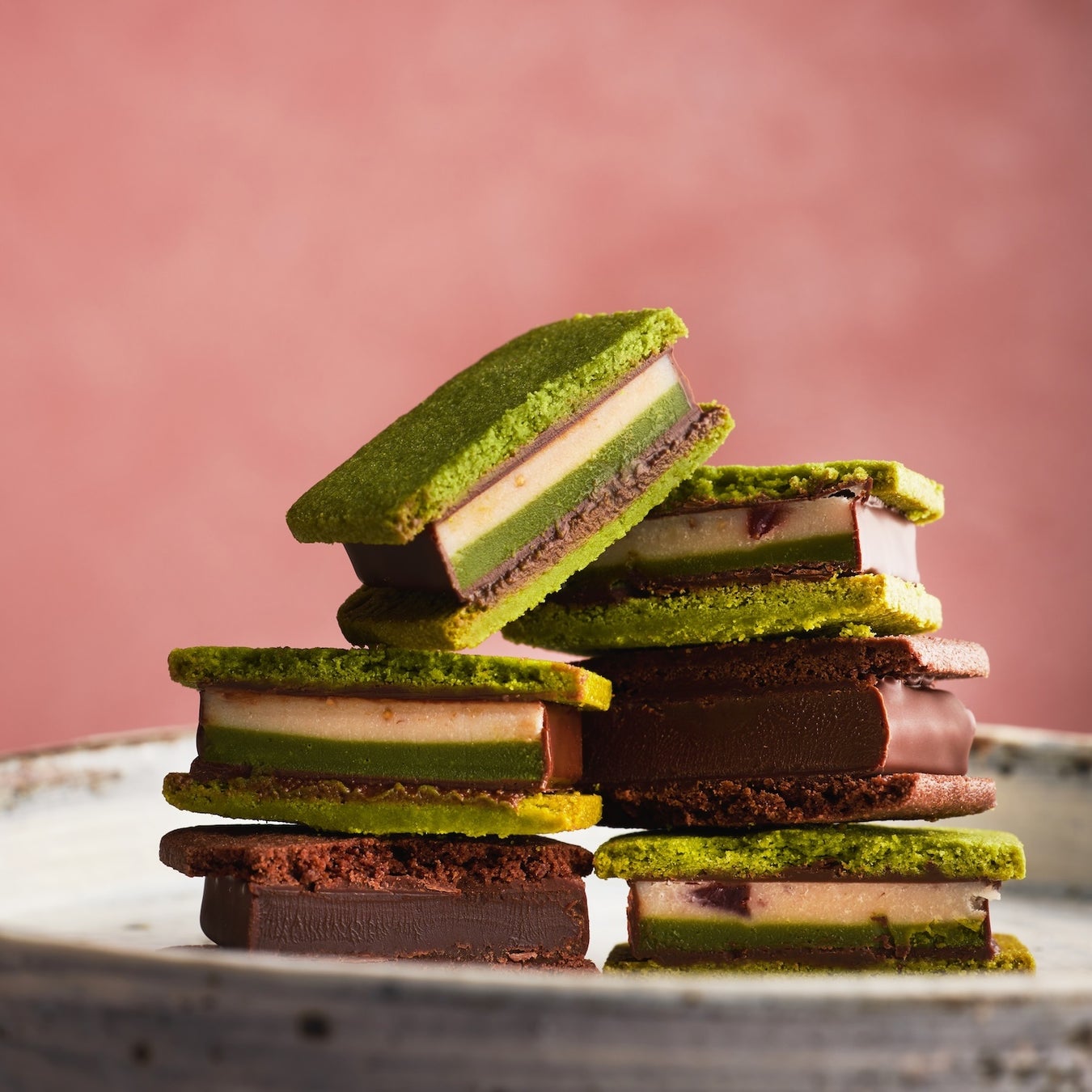 【バレンタイン初】京都の老舗茶屋・伊藤久右衛門と、横浜発のクラフトチョコレート専門店VANILLABEANSの限定コラボレーション「ショーコラ・いちご抹茶アソート」公式オンラインショップで数量限定販売