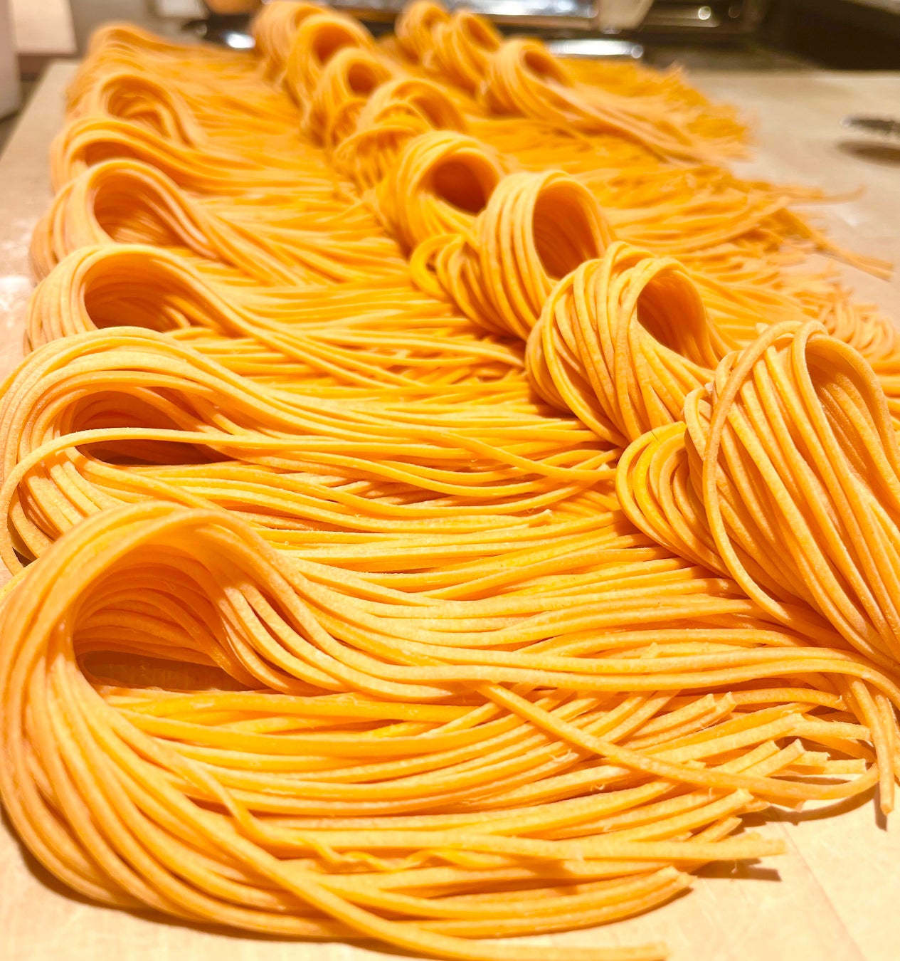 「劇場型パスタ専門店イベント」ワインファーストペアリングの手打ちパスタコース、和菓子と手打ちパスタ、金継ぎと手打ちパスタ