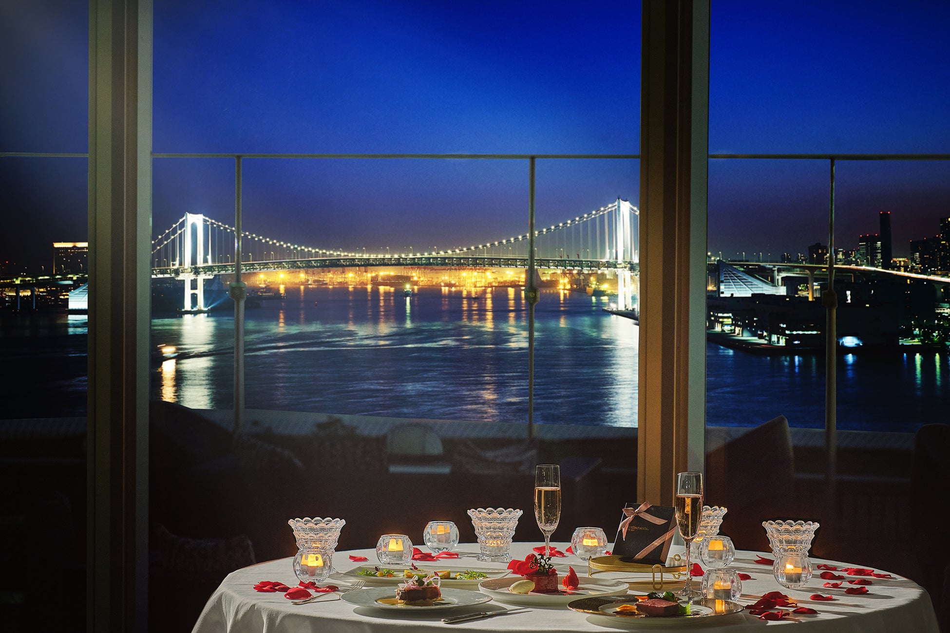 エグゼクティブ シェフ パティシエ特製 ボンボンショコラ「カクテルショコラコレクション」が付いたバレンタインコースが登場