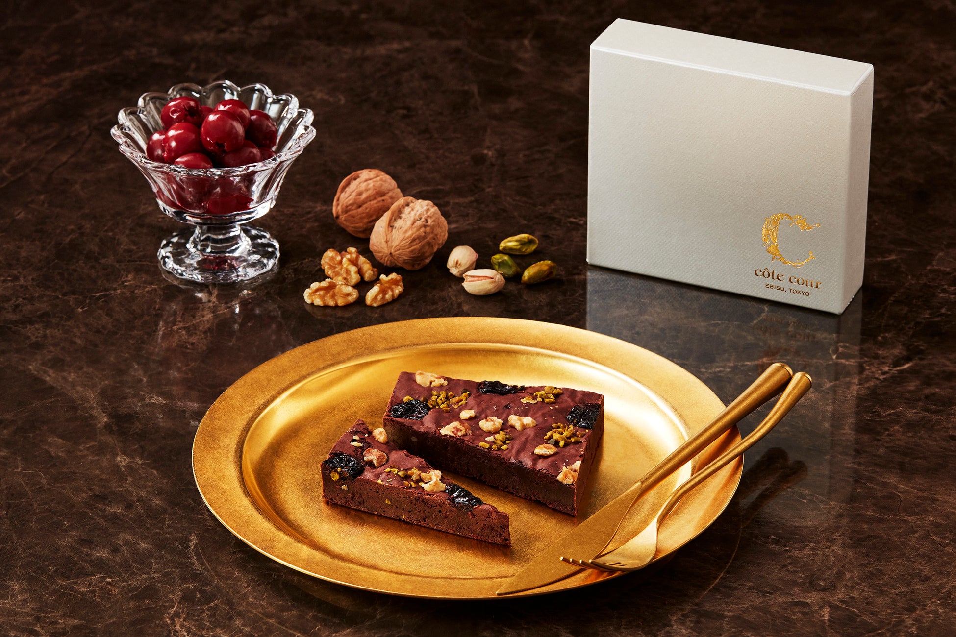 ≪ブラウニー専門店が贈る、バレンタイン限定商品≫【côte cour（コートクール）】より『グランブラウニー～パルタージュ　グリオット～』が登場。