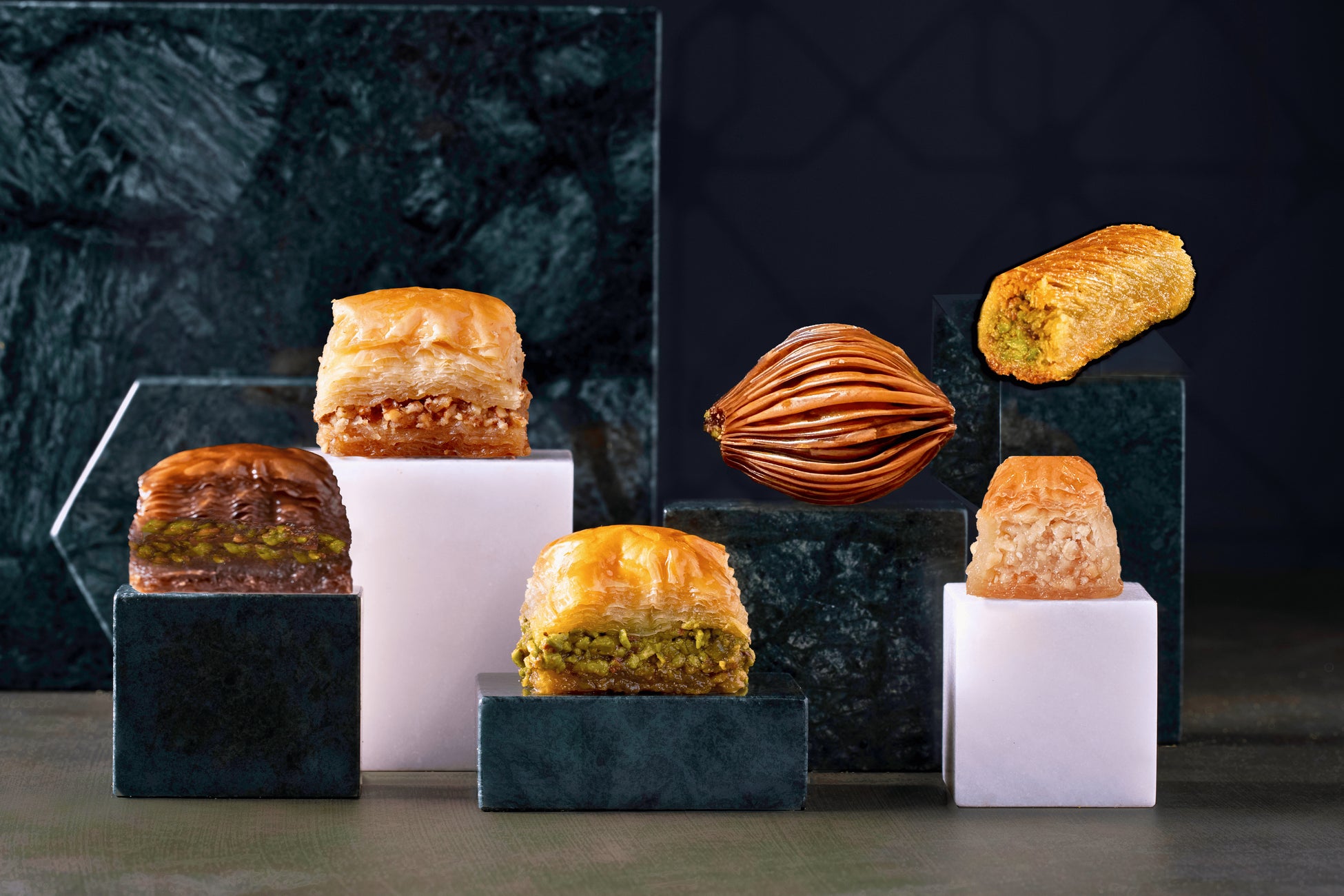 【ナーディル・ギュル】チョコとピスタチオを贅沢に使用したトルコ伝統菓子「バクラヴァ」が全国バレンタイン催事で登場