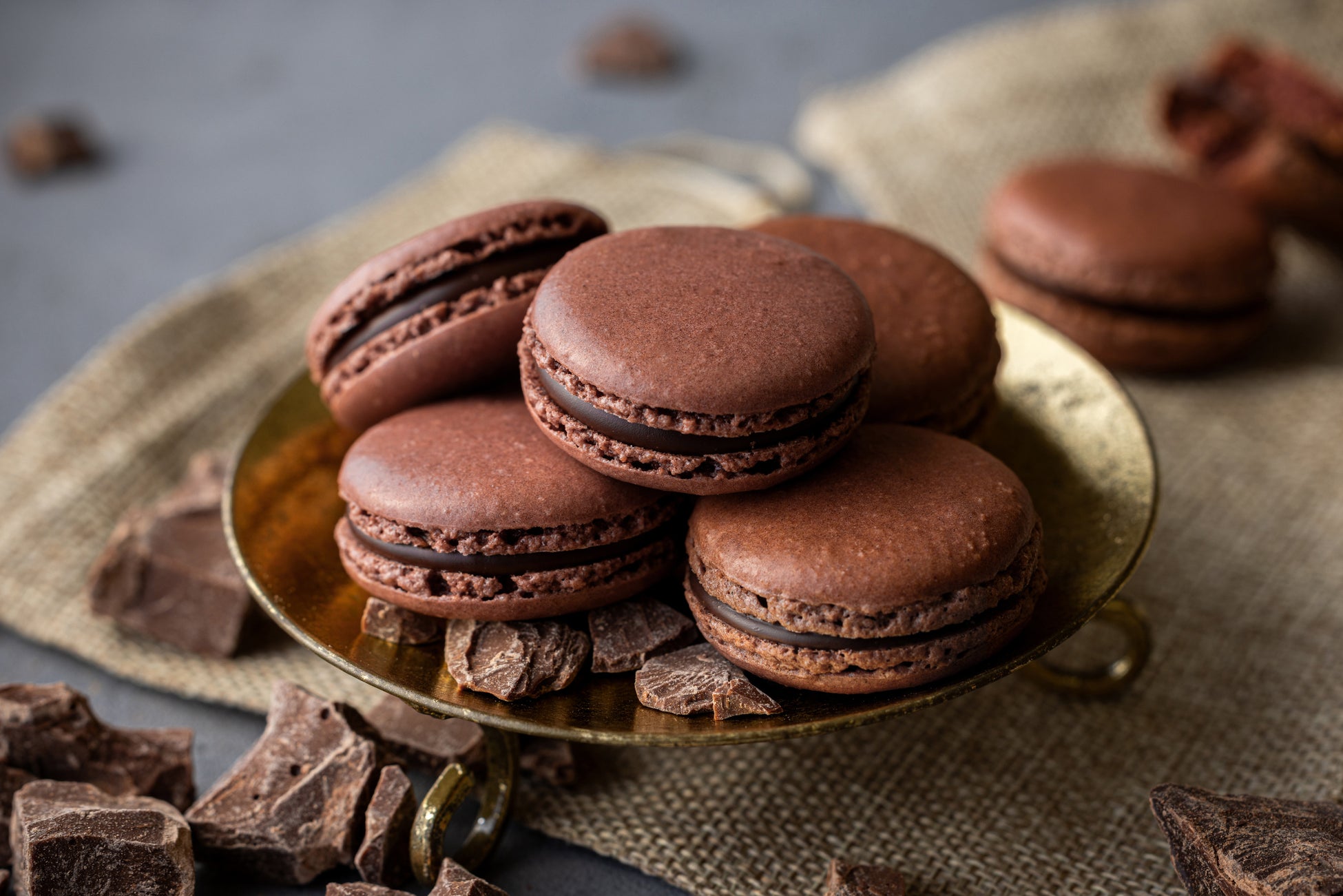 世界が認める“伝説のカカオ”チュアオで描く、芳醇な香りと食感を楽しむマカロン　新ペストリーシェフ佐藤 浩一のスペシャリテ「マカロン チュアオショコラ」バレンタインシーズンに合わせて初登場