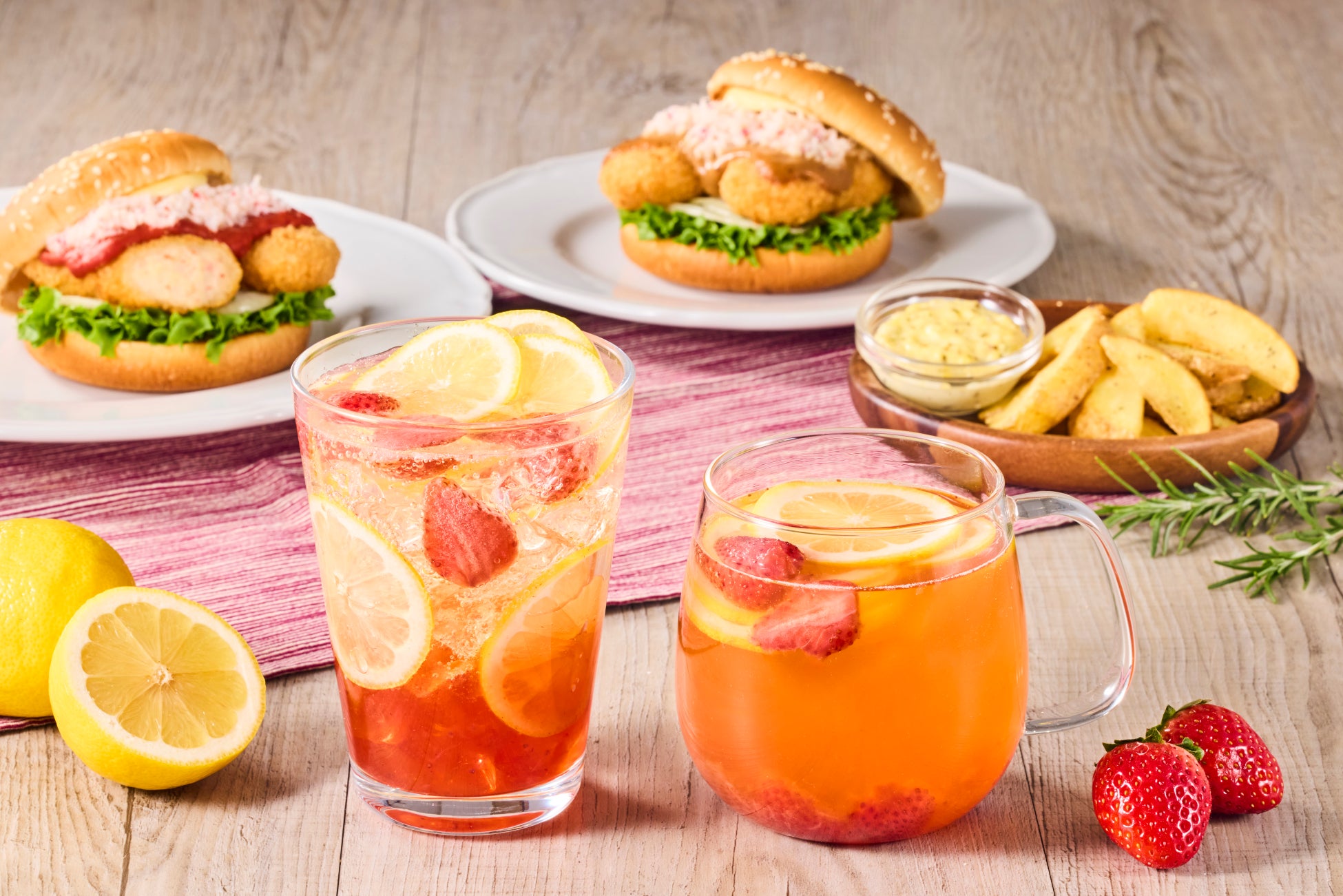 甘酸っぱさが弾ける“赤いごちそう”。冬の人気果実「福岡県産あまおう」を贅沢に使用華やかな冬を彩る、クラフトレモネードが新登場