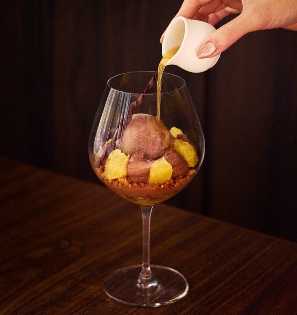 ホテルグランバッハ東京銀座　| 週末の夜だけ。バレンタインパフェ×スパークリングワインのマリアージュ「グランバッハ パフェ ‐Citrus et Chocolat Noir-」を発売