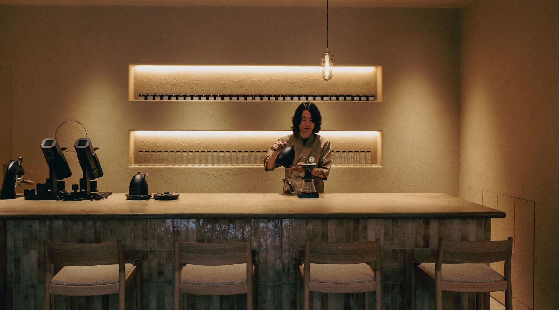 オープンからわずか半年で世界が注目。スイス発のコーヒーショップ〈KURO MAME Tokyo〉が「The World’s 100 Best Coffee Shops」にノミネート