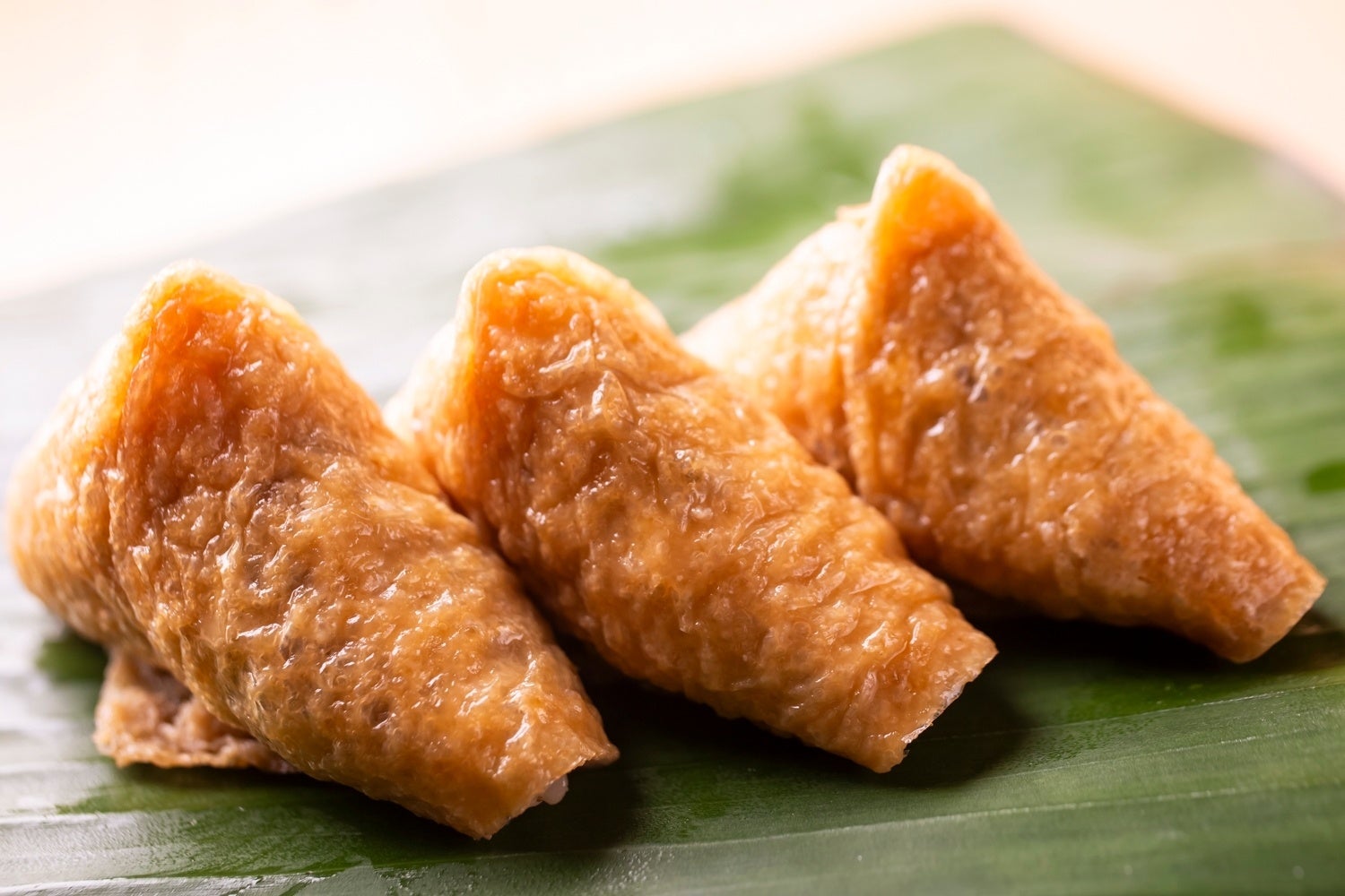 タイ料理と江戸前鮨が融合した「“変わり”タイ風稲荷寿司」が大丸東京店に初登場！