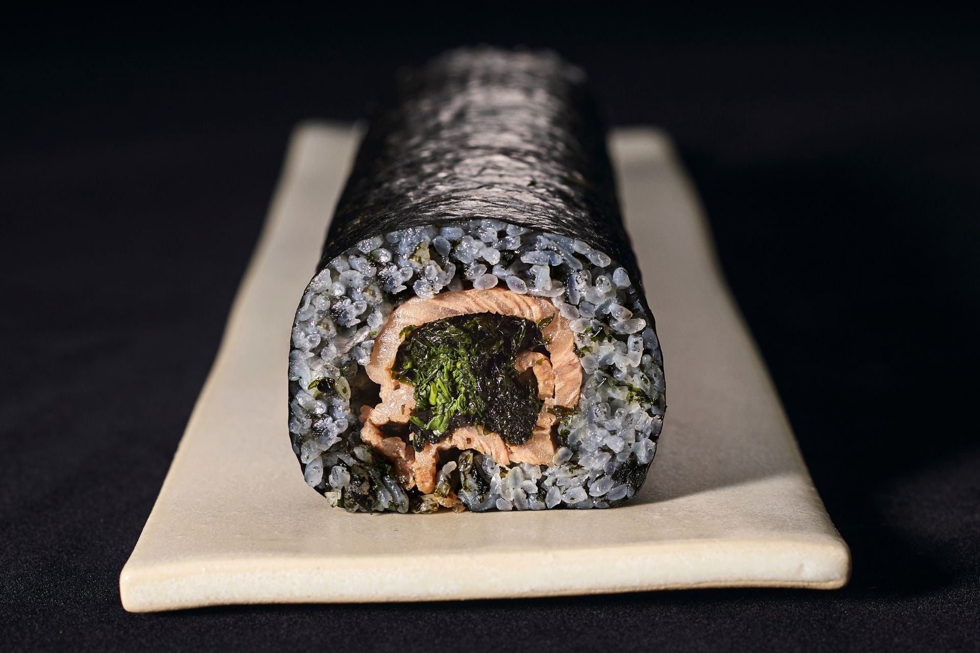 海苔、牛、黒シャリ。山本山の恵方巻「海苔牛やまやま」