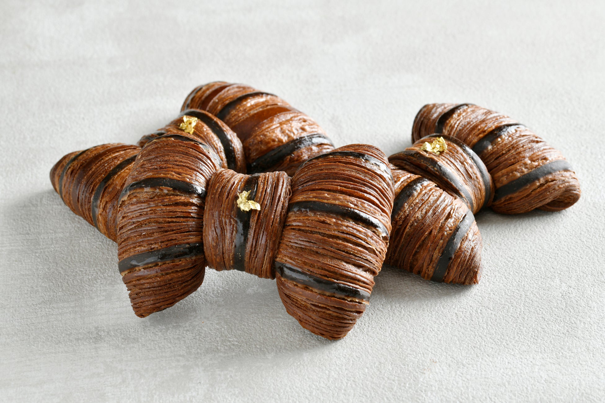 【ホテルニューグランド】サクサク食感にたっぷりのチョコレートが相性抜群な可愛い新作デニッシュ「ショコラリボンデニッシュ」