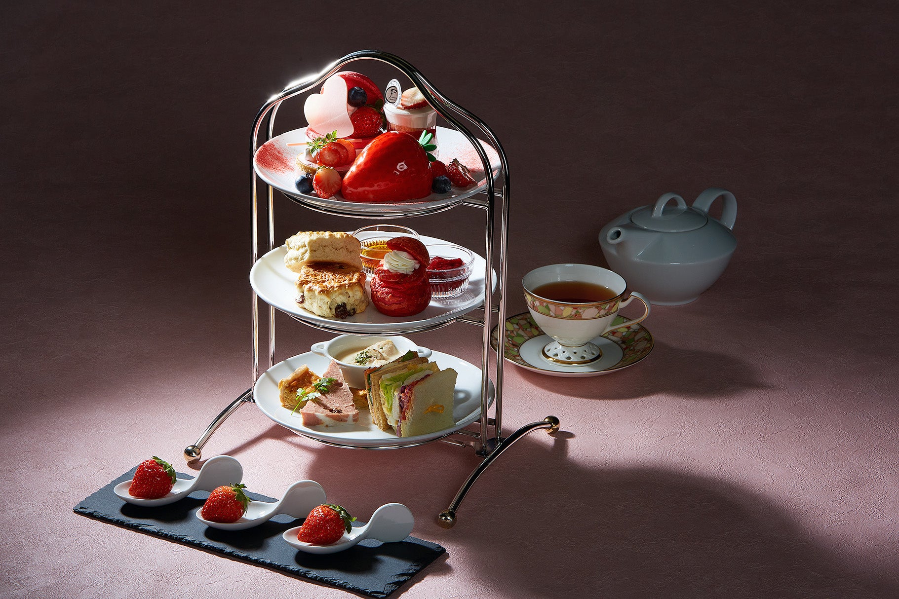 【水戸プラザホテル】大人気ストロベリーアフタヌーンティーセットの第二弾！県産苺の食べ比べが付いた贅沢なラインナップ