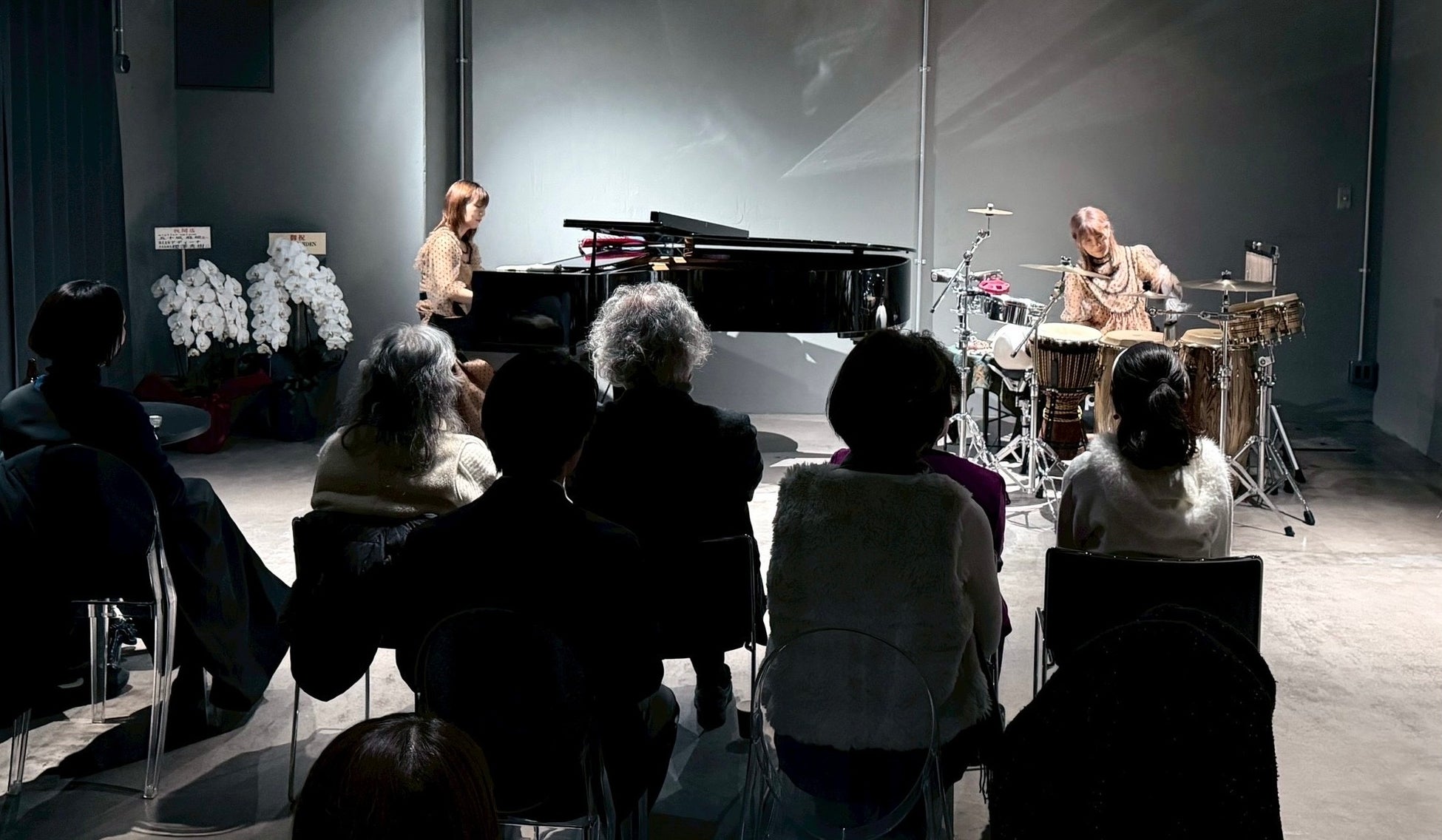 母の夢と“蘇ったピアノ”が、街の居場所になった。国立に、グランドピアノ常設×犬猫同伴OKのアトリエ型カフェ兼レンタルスペース「atelier saison」誕生