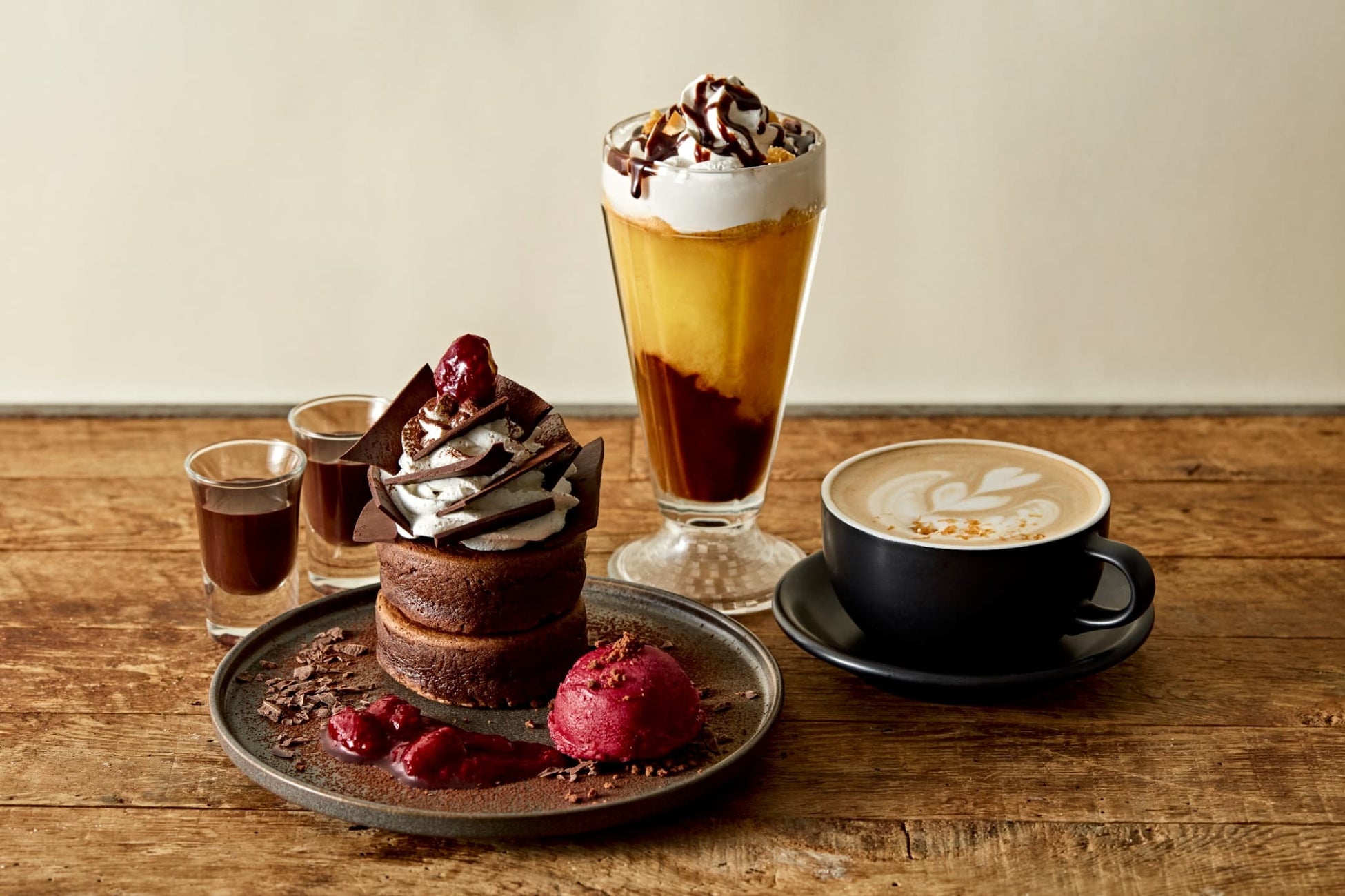 〈Roasted COFFEE LABORATORY〉チョコだくで背徳感たっぷり！バレンタイン限定ビスケットパンケーキ＆ドリンク、渋谷神南店に登場