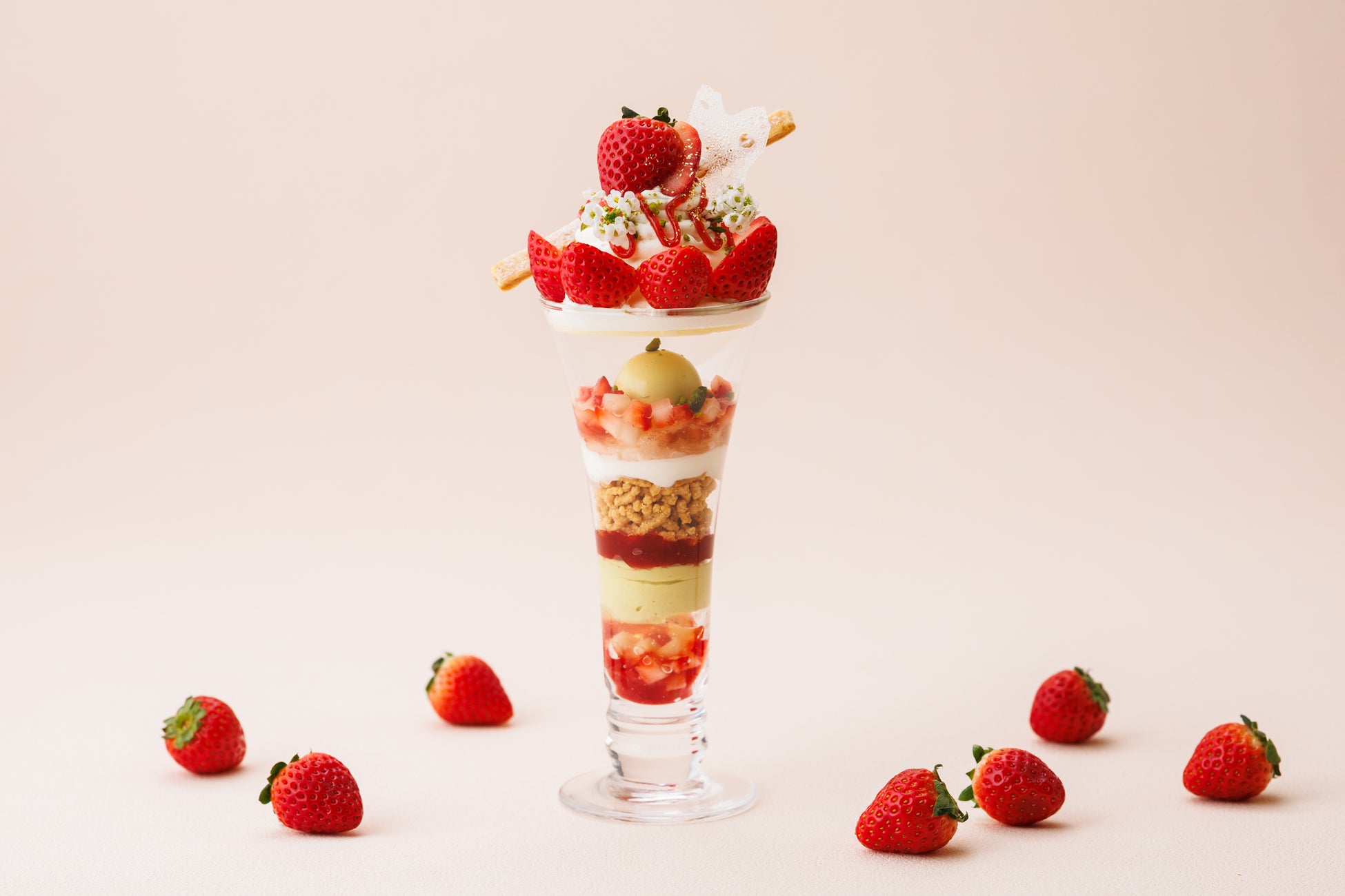 【ホテルメトロポリタン 丸の内】いちごのパフェランチ第二弾の販売