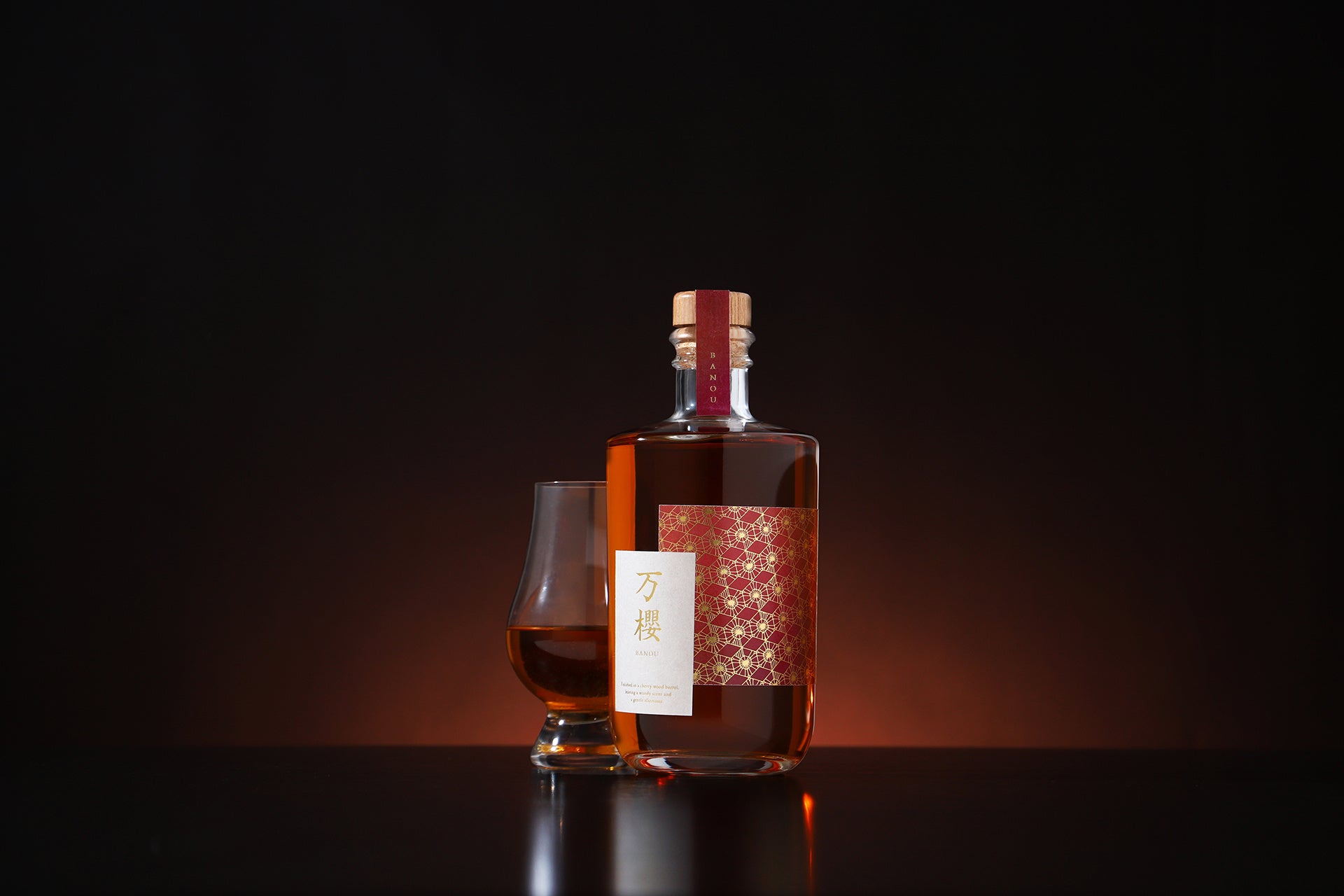 桜樽で仕込んだモルトウイスキー「万櫻 -banou-」の抽選販売を開始