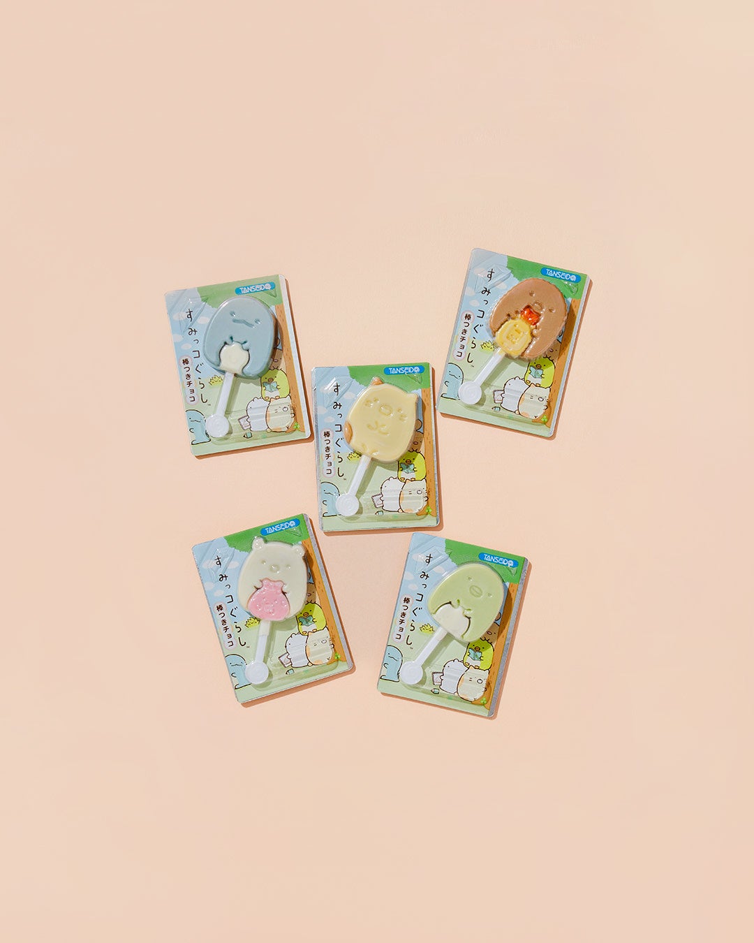 すみっコぐらしが駄菓子になった、棒付きチョコ発売！　揃えたくなる”ちょこん”としたかわいさにキュン