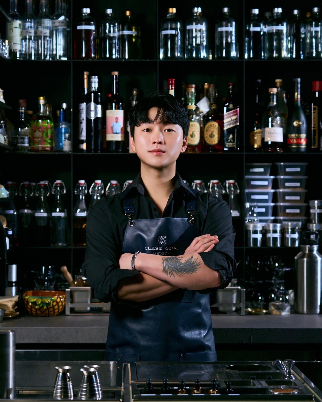 いちごの味わいを多彩に表現した春のアフタヌーンティー。BOXに並んだ3種のいちごの食べ比べとともにご提供。/ザ ロイヤルパークホテル アイコニック 大阪御堂筋