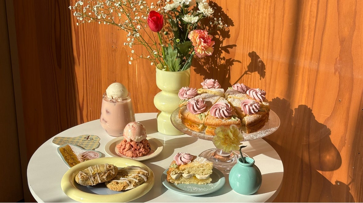 【銀座コージーコーナー】とってもチャーミングな「ハローキティのアップルケーキ」とサンリオキャラクターズをイメージしたプチケーキの予約受付開始!