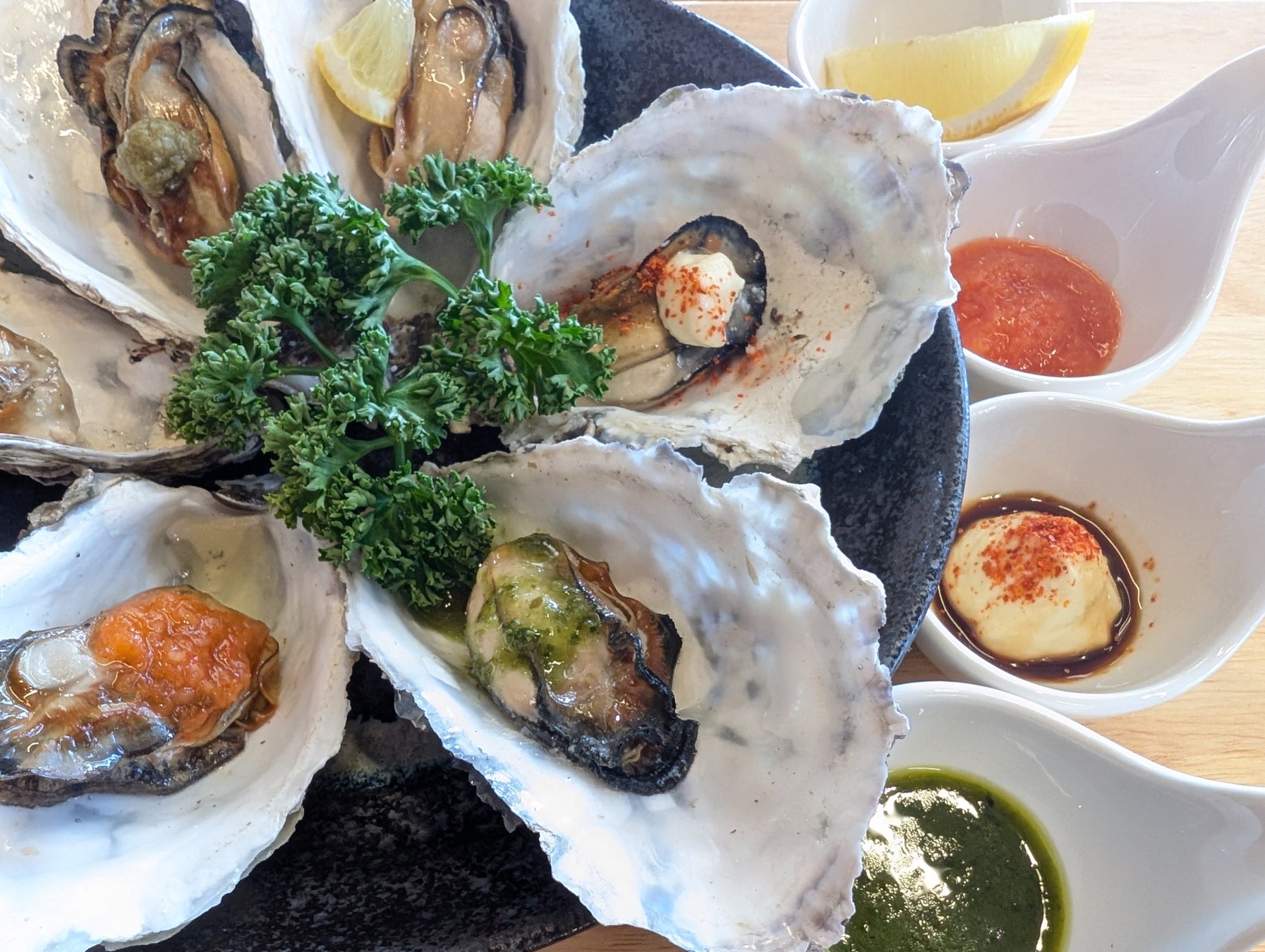 「次はどの味にする？」知多半島・海沿い牡蠣小屋で平日だけの“味変し放題”の牡蠣食べ放題！【牡蠣小屋ウッドデザインパーク野間】