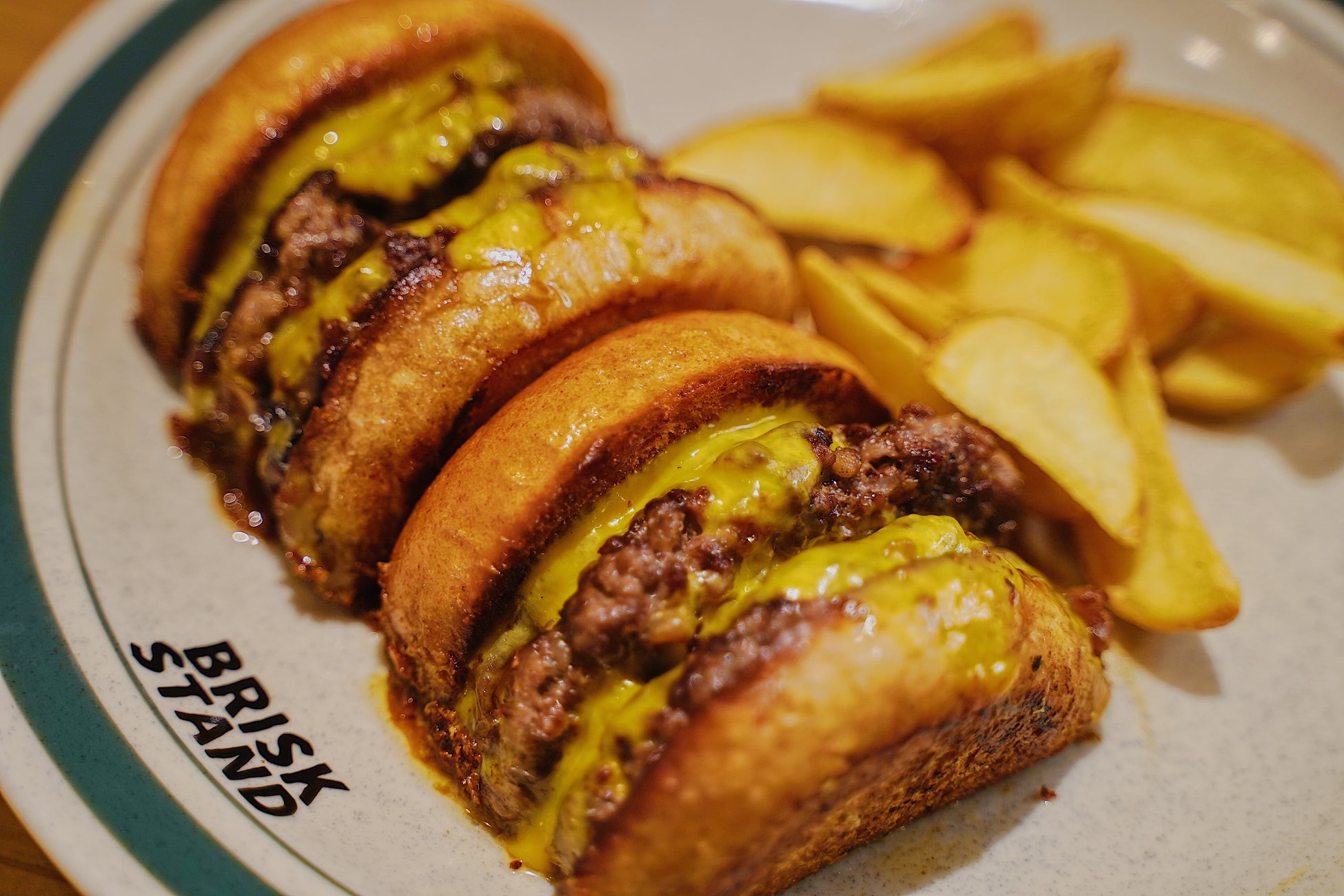 日本一に輝いたグルメバーガーが歴史の町へ