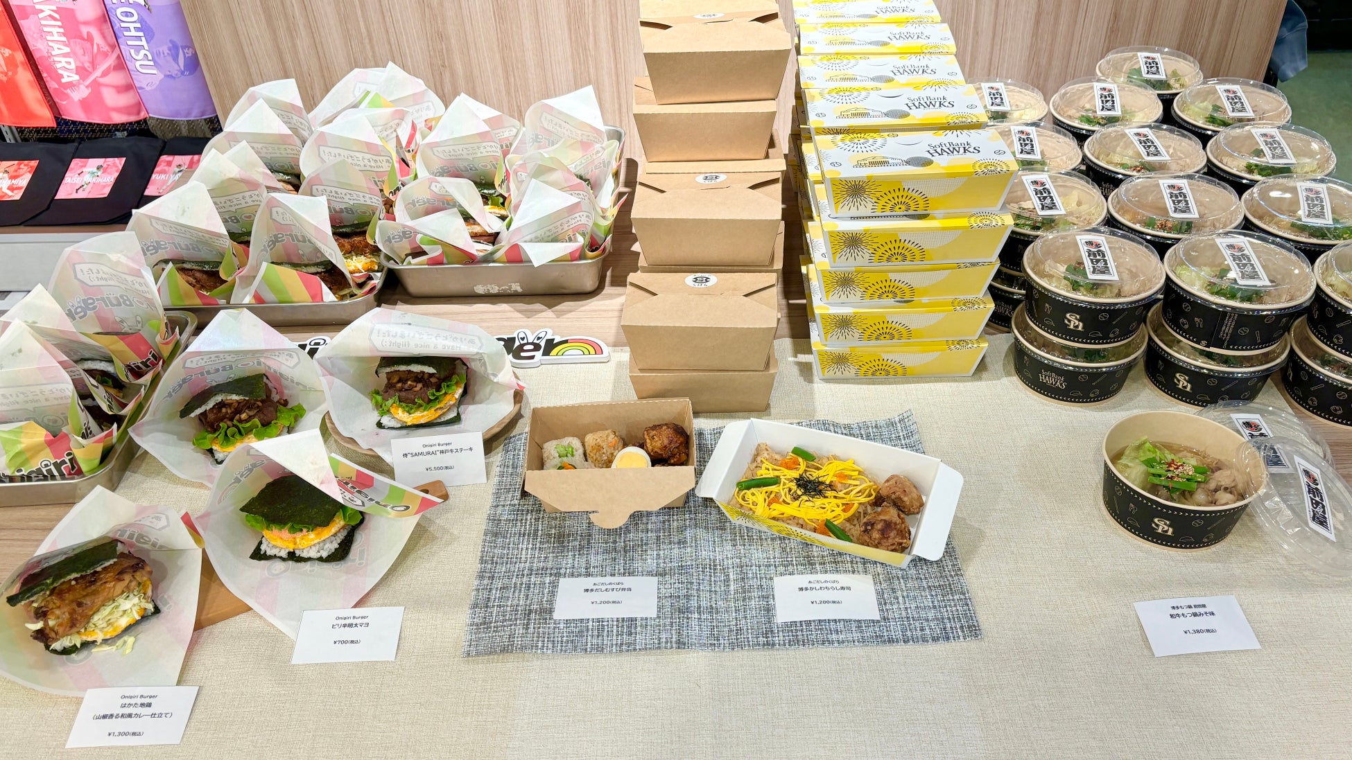 【福岡ソフトバンクホークス】グルメ新店舗「OnigiriBurger」「博多もつ鍋 前田屋」「あごだしのくばら」3店がみずほPayPayドームのコンコースに3月3日（火）オープン！