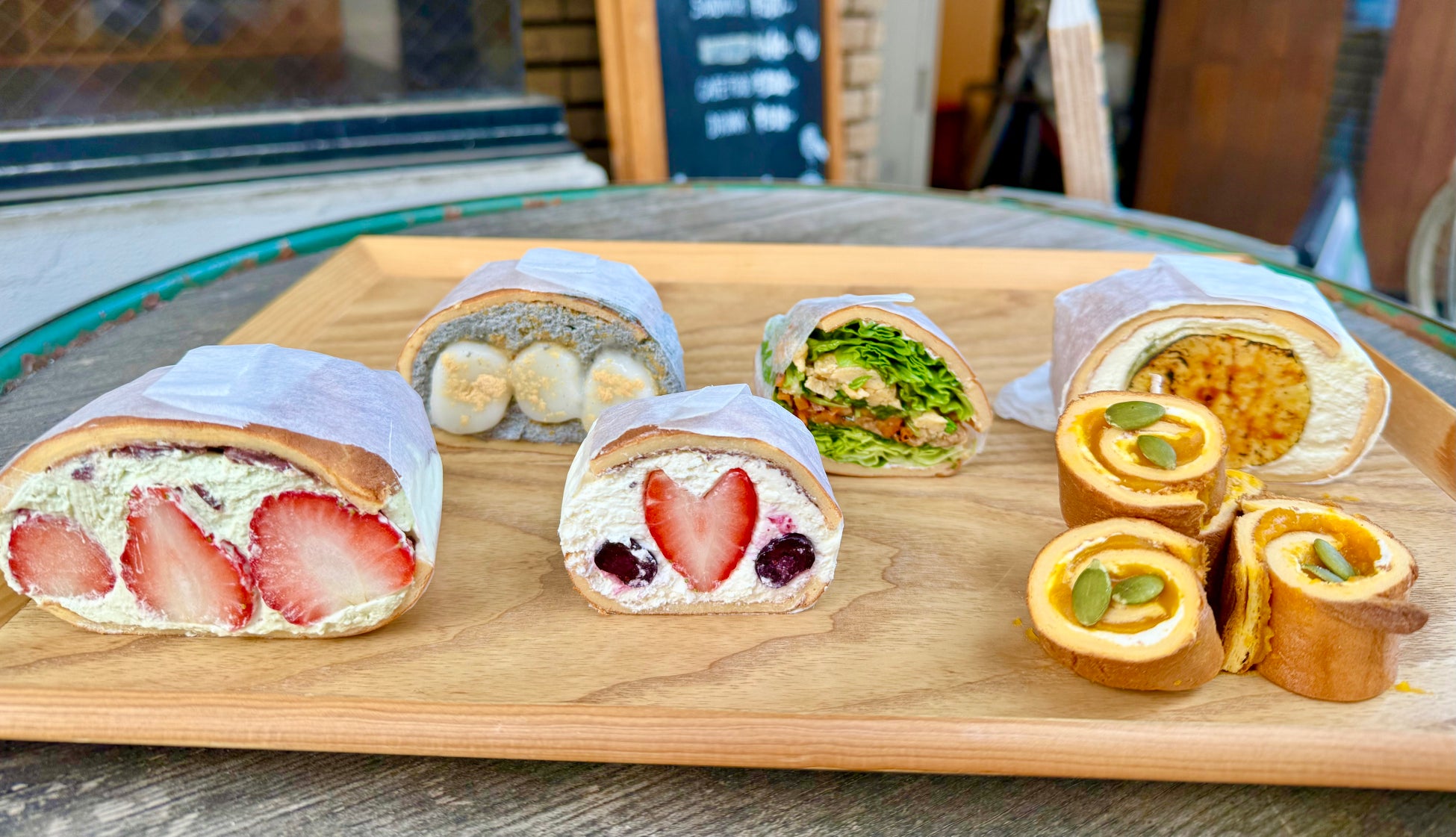 「三鷹の魅力 はさんでどうぞ」三鷹市立第四小学校6年生が三鷹の魅力をサンドウィッチで表現しました！