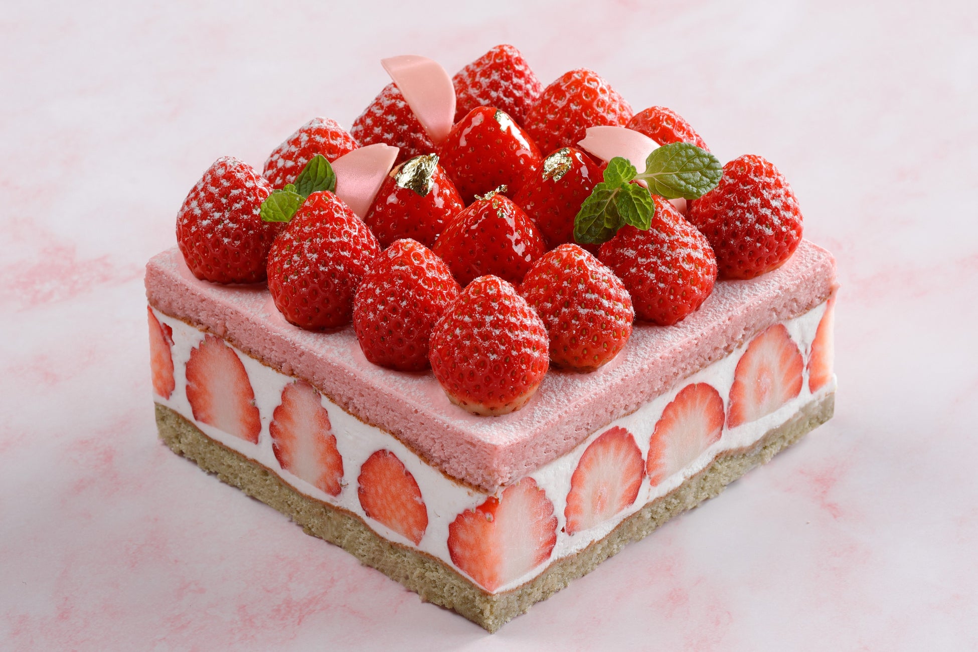 【シェラトン都ホテル大阪】「ひなまつりケーキ＆桃の節句プラン」販売　いちごたっぷり菱餅風「ひなまつりケーキ」は2月4日から予約受付開始