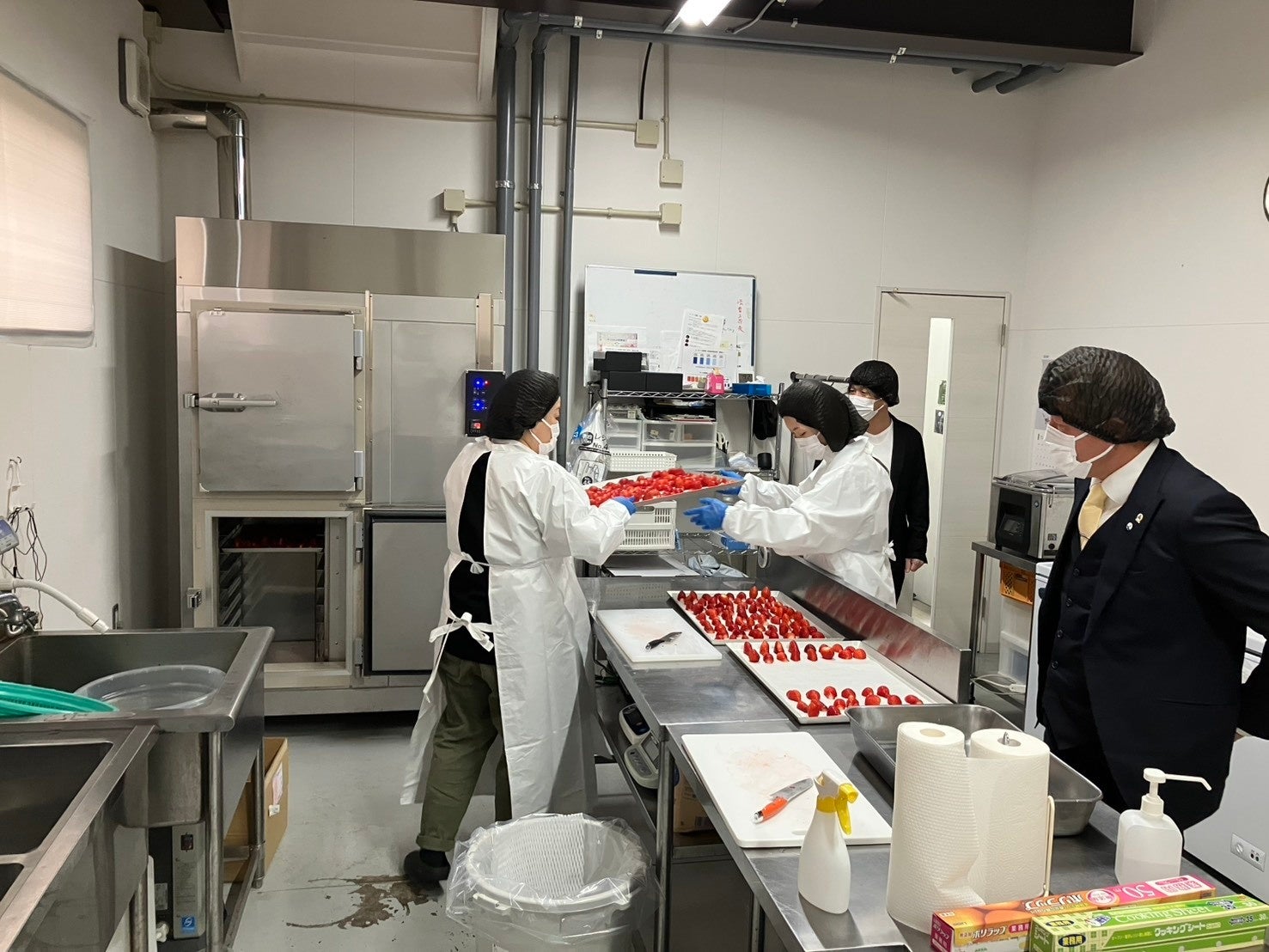 デイブレイク、高品質冷凍フルーツの加工場見学ツアーを開催