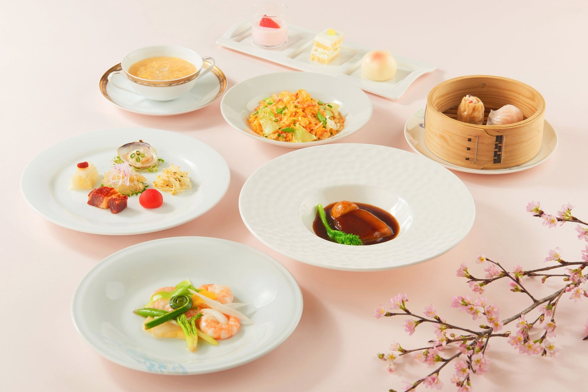 コンソメ×デミグラスのWベースで仕上げた「白身魚のトマトクラムチャウダー」が1月28日(水)に新登場