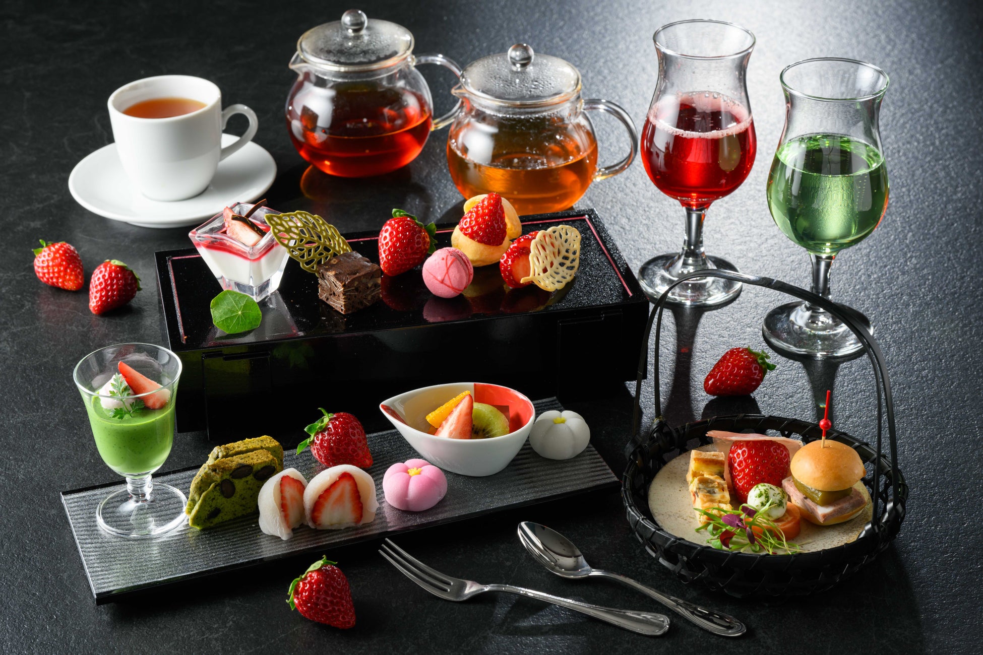 1日20食限定 和×洋のテイストで濃厚な甘さのいちごを堪能する「いちごアフタヌーンティー」を販売