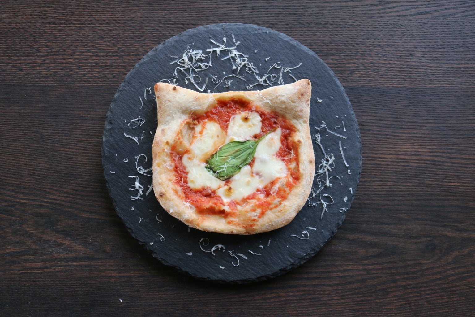 猫の日記念「猫ピザセット」猫耳までこんがりの猫型ピザを、本厚木 サンクトガーレン タップルームで2/18～22限定販売