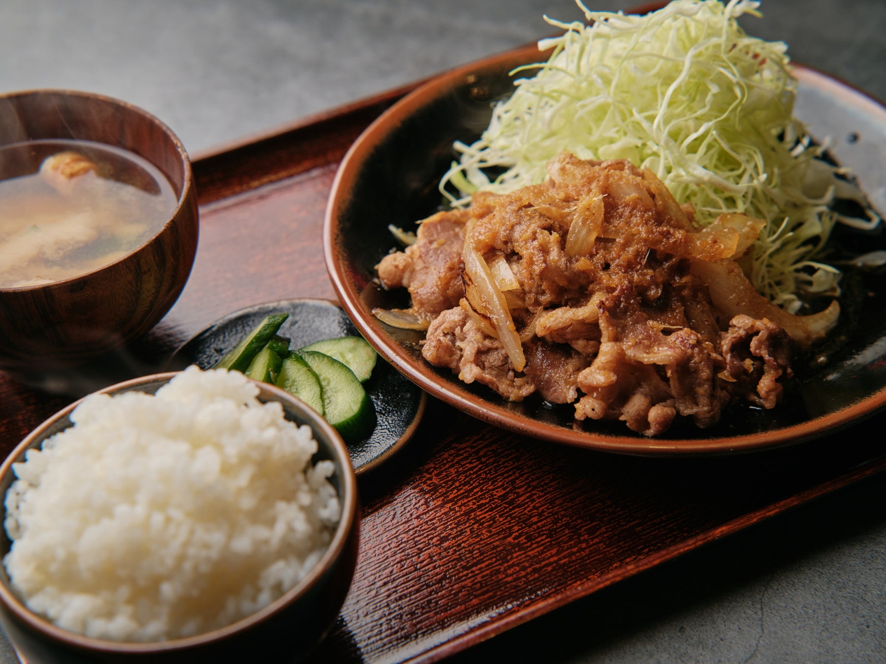 生姜焼き、豚だけじゃない。『牛バラ玉ねぎ生姜焼き定食』を期間限定販売【生姜焼き食堂 上出来】