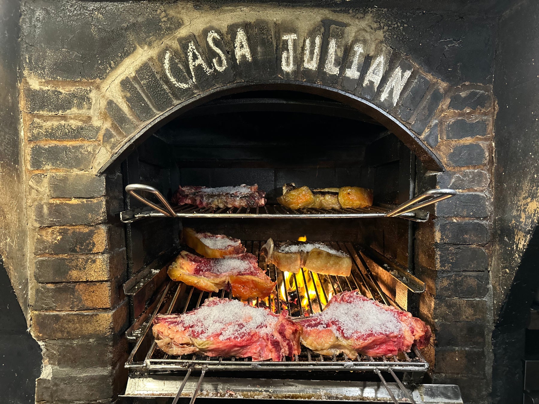 ★日本初上陸★ 世界のフーディーが集う、スペイン“チュレタ”（骨付きステーキ）の名店「Casa Julian（カサフリアン）」今秋、東京・南青山に日本初上陸