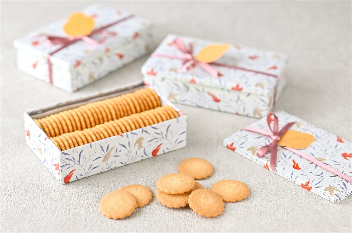【Buttery】花モチーフのサクサククッキーがたっぷり！小鳥舞う「フラワークッキー缶」２月１日より新発売