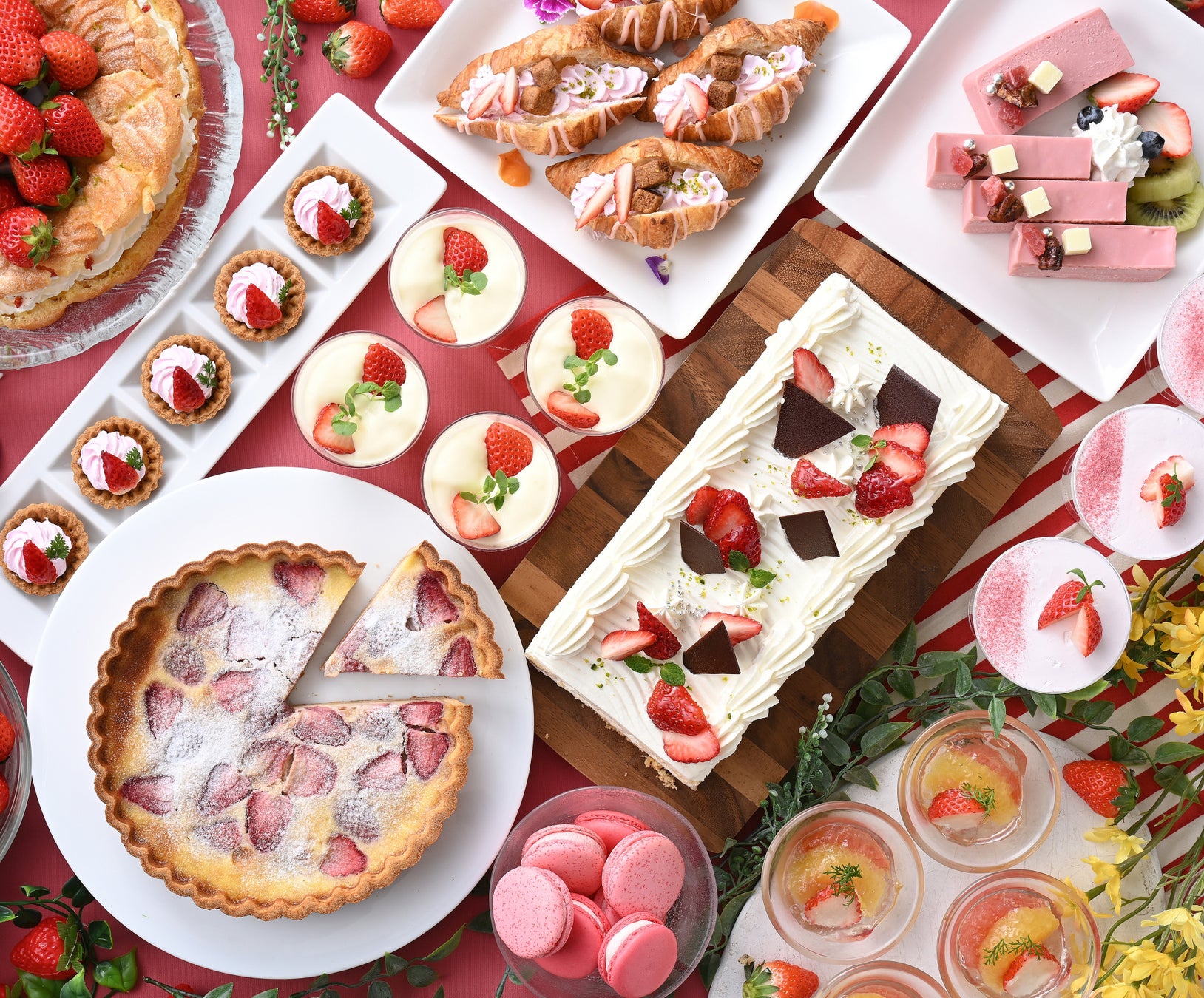 【リーガロイヤルホテル広島】苺がテーマのスイーツビュッフェ第2弾。春グルメも登場『苺！very！more！ ランチ・ディナー＆スイーツビュッフェ』を開催