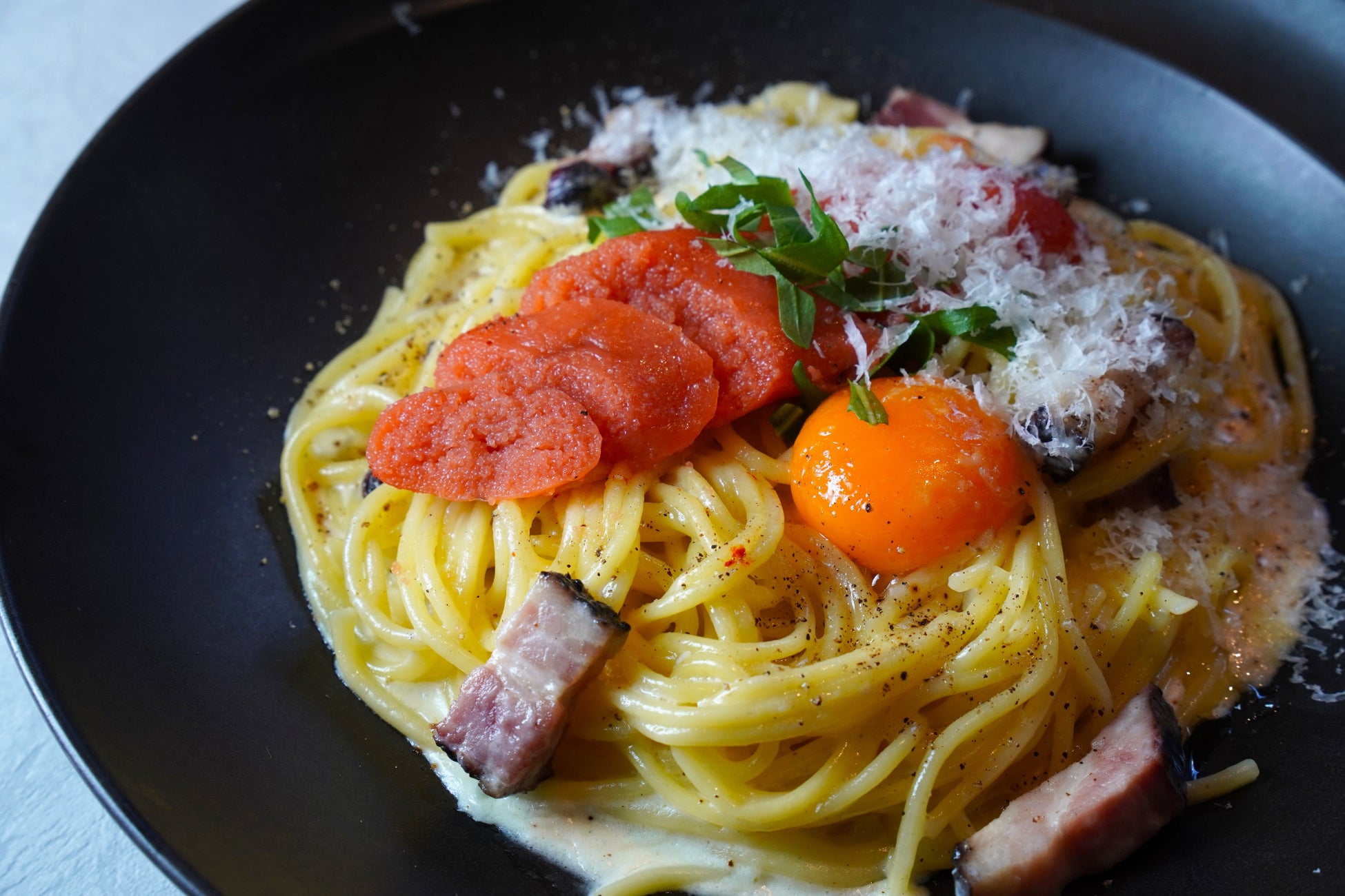 目の前で炎が上がる！博多産スモーク明太子を使った「炎のカルボナーラ」2月限定で新登場【恵比寿CheeseTavernCASCINA 】