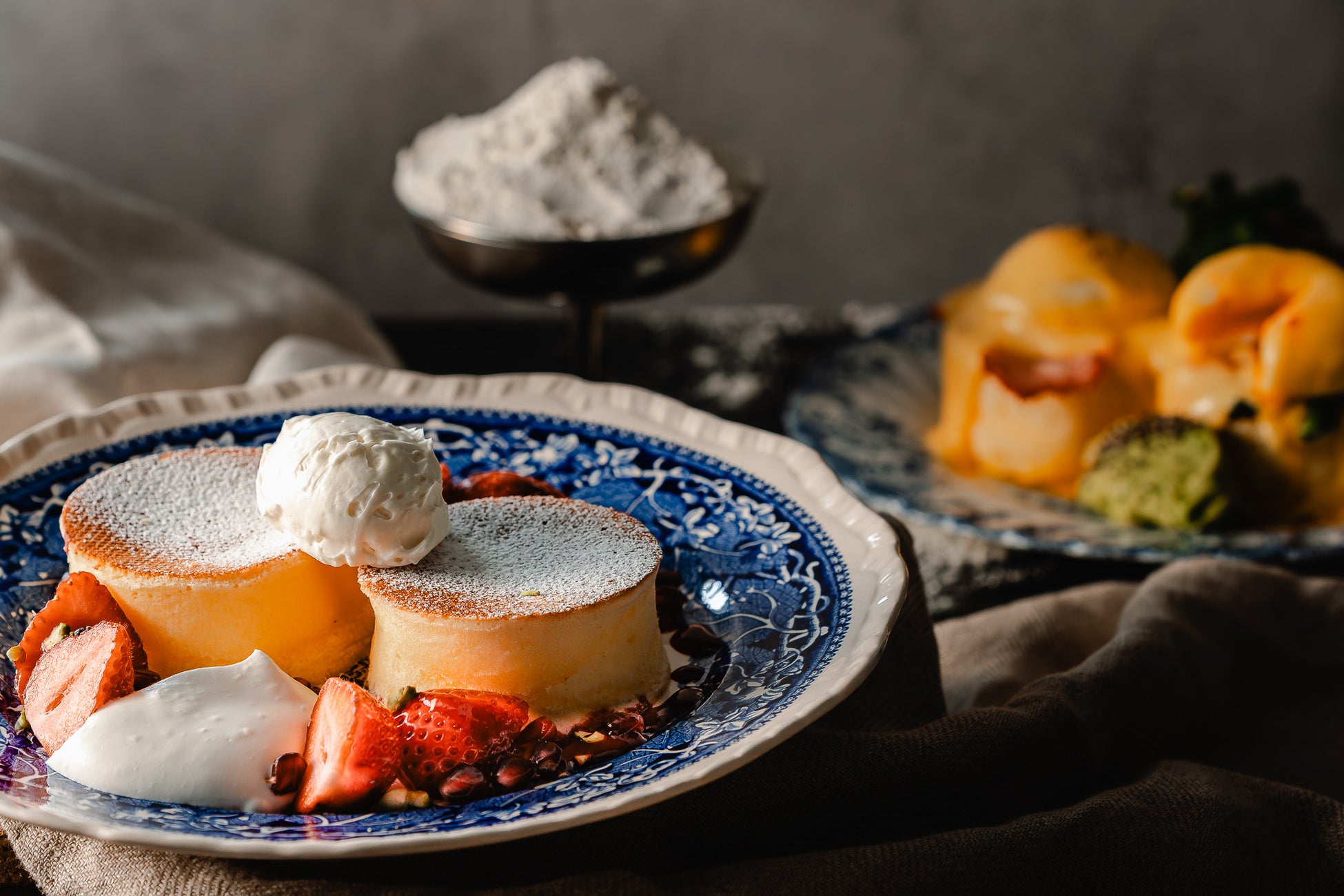 高輪ゲートウェイ駅を見おろす「MAISON CLASSIC SALON」、”蒸し上げ”が特徴のパンケーキに初リニューアル