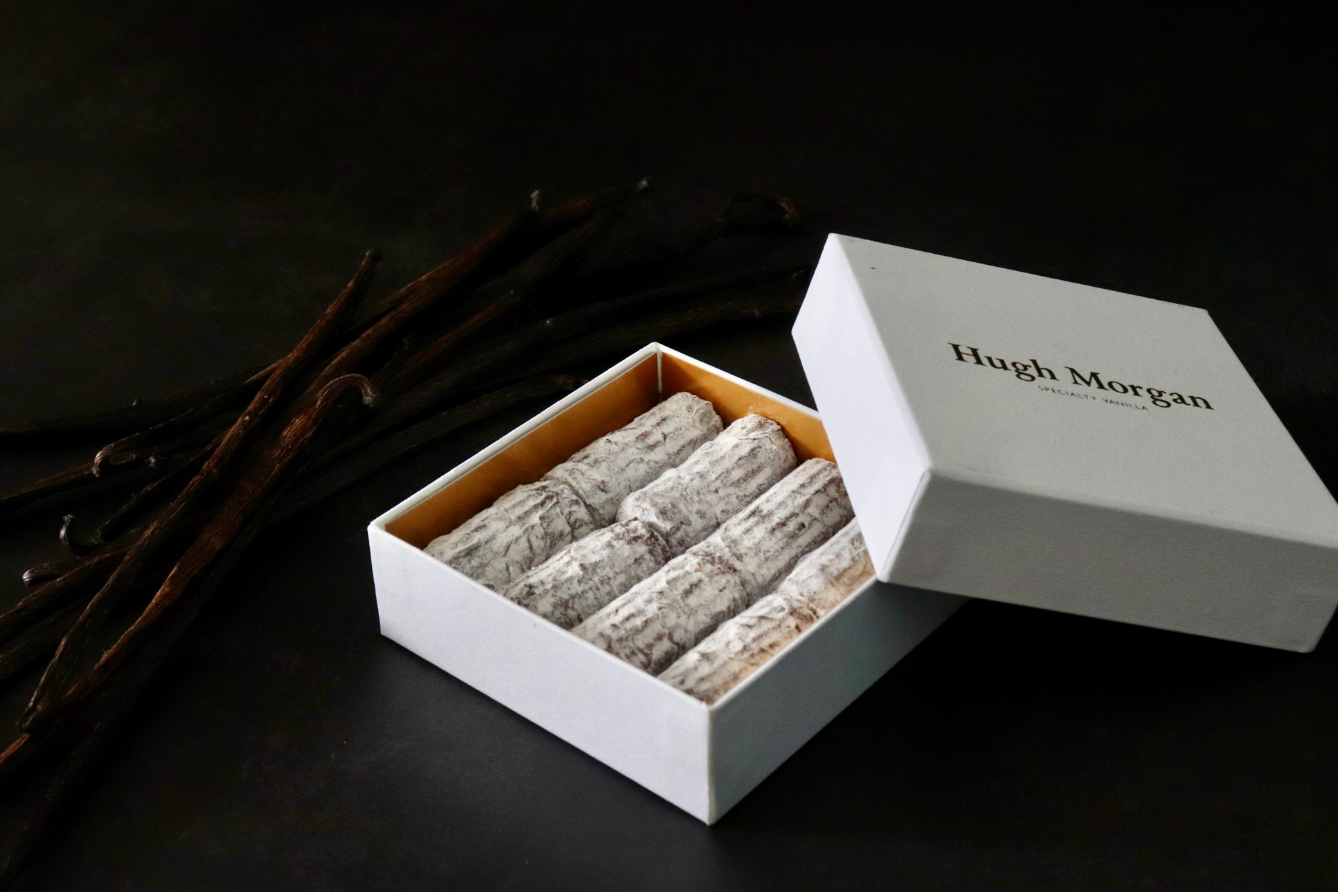 昨年好評のコラボスイーツが進化して再登場！ &Mel×モンシェール「食物繊維たっぷり 米粉のショコラロール」