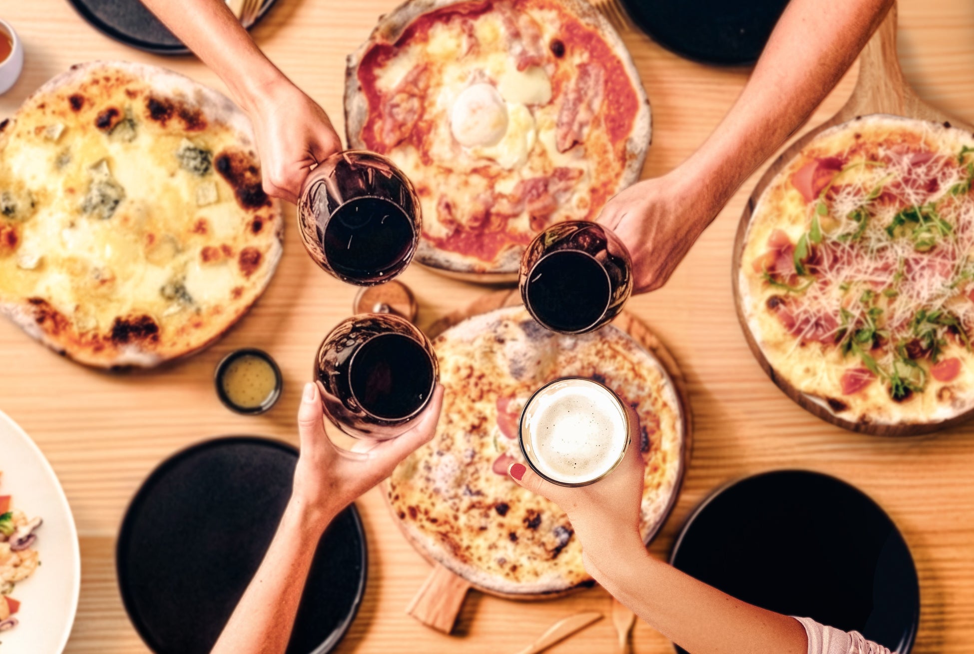 毎週金曜日限定「Happy Friday Pizza Night」プランが登場！