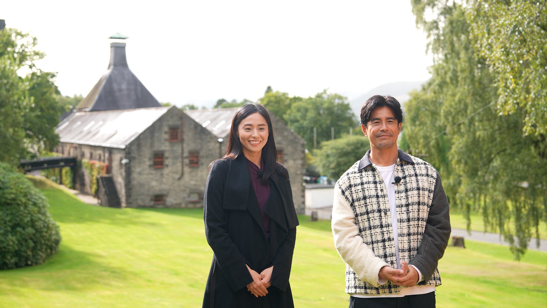 BS11『琥珀の旅路 ブレンデッドが変えたスコッチの歴史』にてスコッチの歴史を変えたブレンデッドウイスキーとして「デュワーズ」が登場