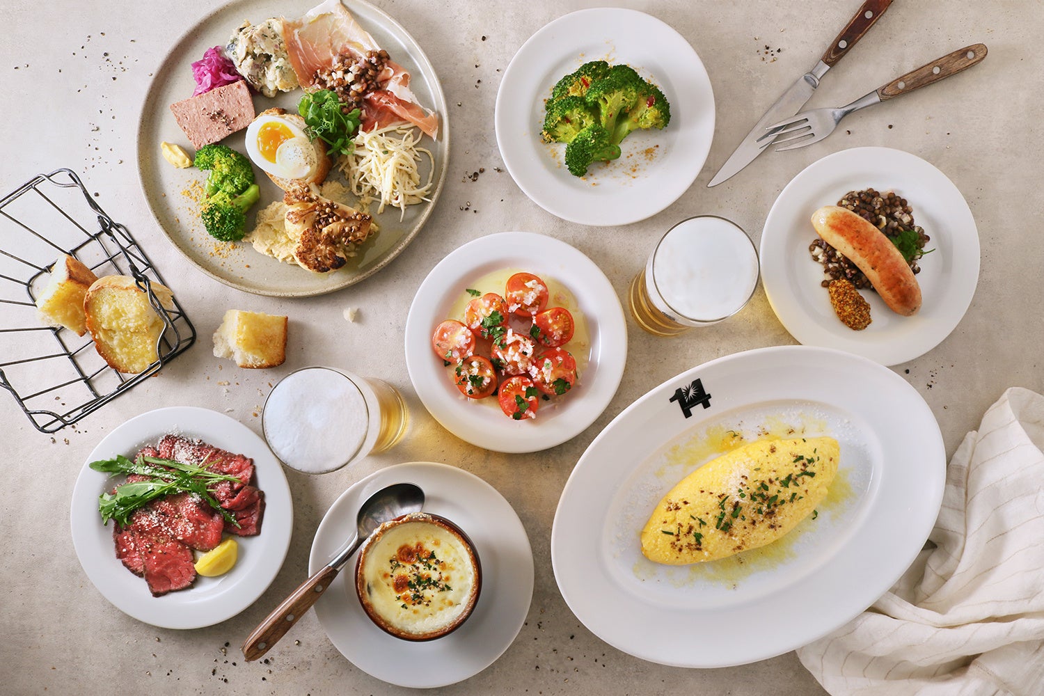 デイブレイク、シンガポールのホテル向け提案会で冷凍寿司を初披露