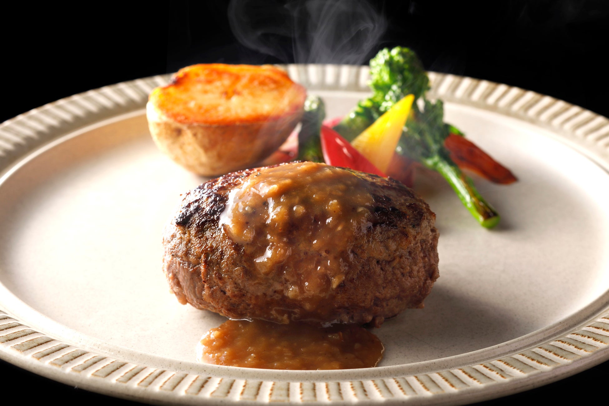 神戸牛×松阪ポークの黄金比ハンバーグが“食のホテル”から誕生！