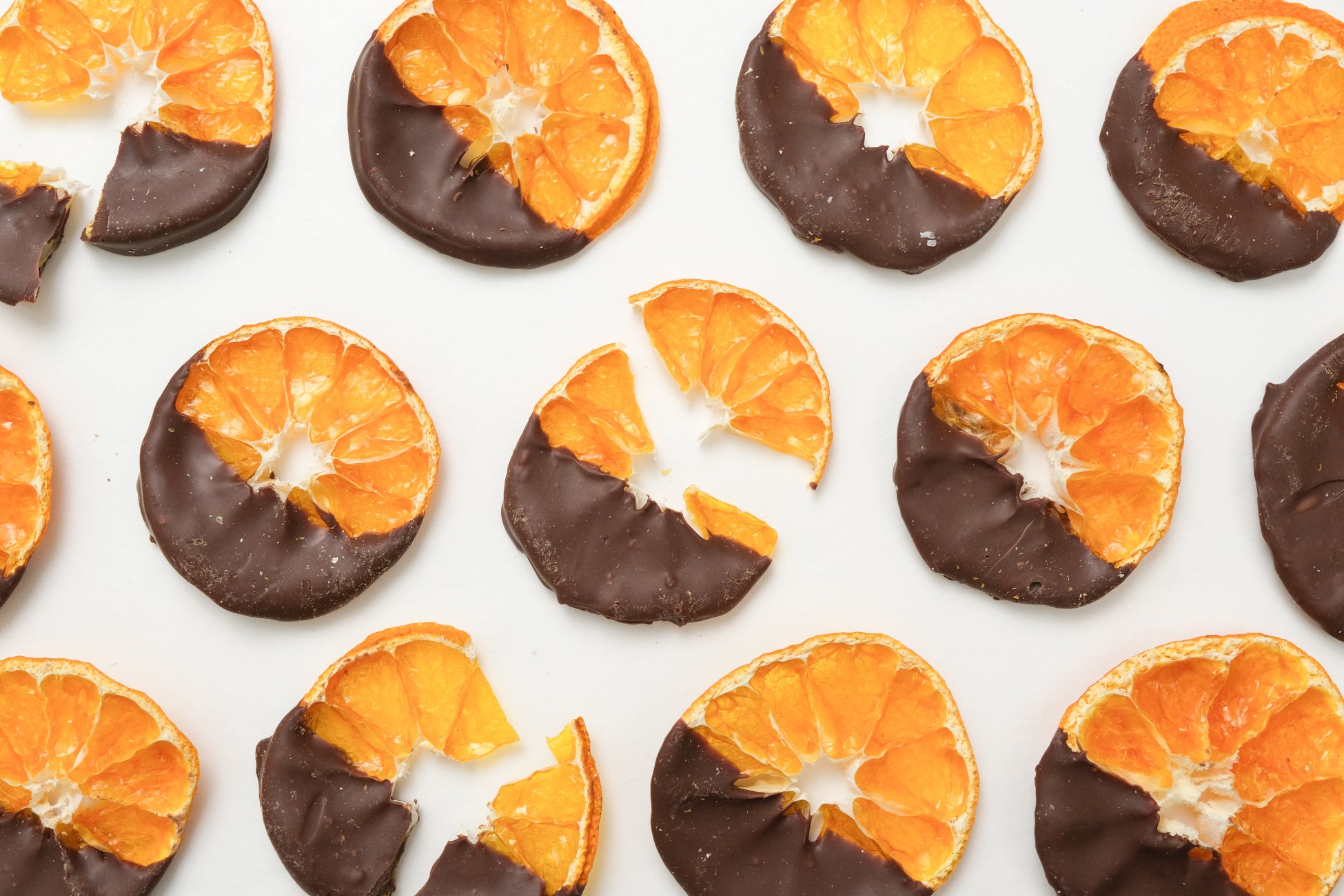 【パリッと弾ける、果実とチョコの爽快感】凝縮されたみかんの酸味とチョコのコクが重なる『パリッと軽やか みかんチョコ』をスナックミーオンラインストアで期間限定発売