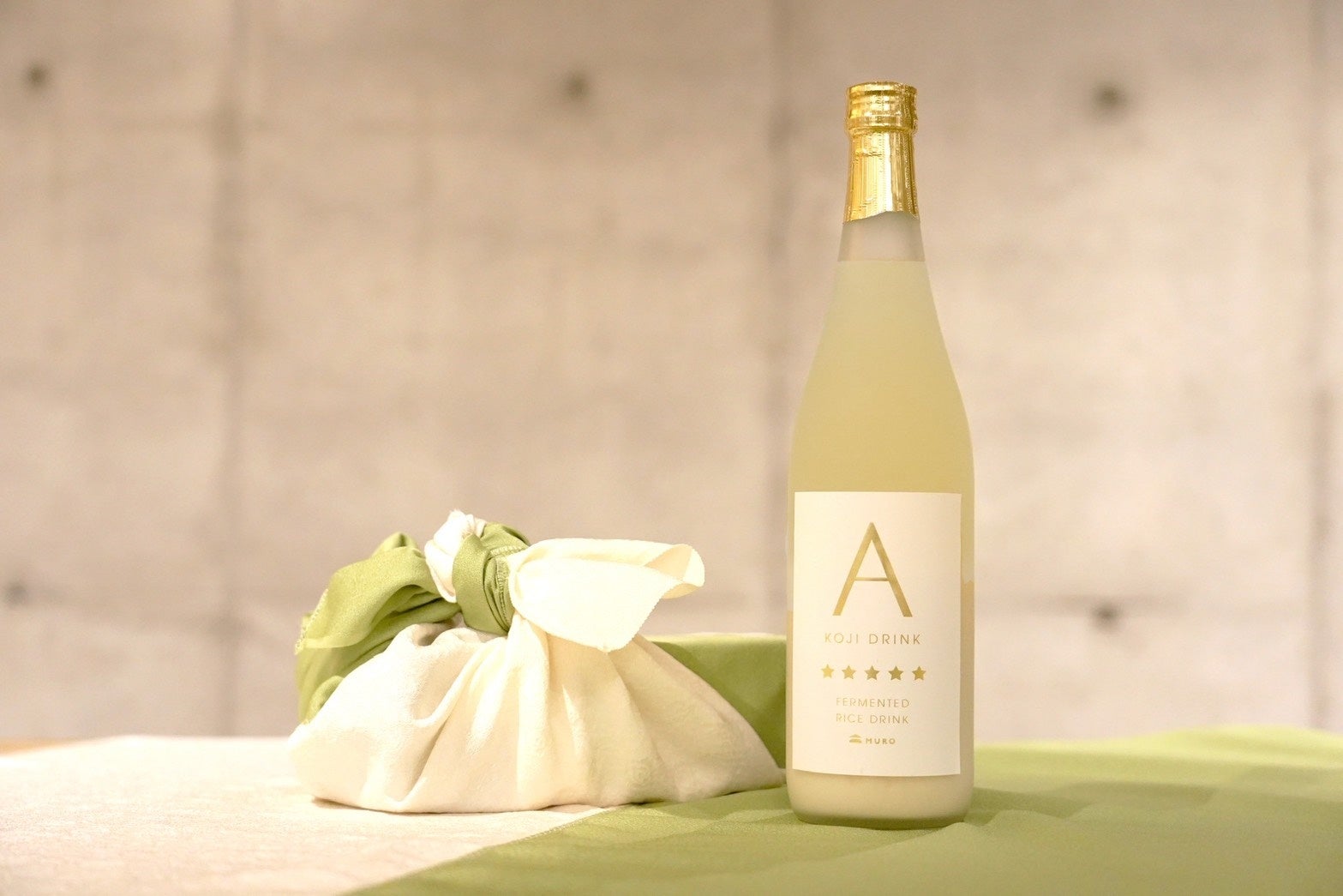 京都の染物が大阪・堀江で芽吹く。父と娘が紡ぐ、welalaの風呂敷ラッピング『春包（はるづつみ）』