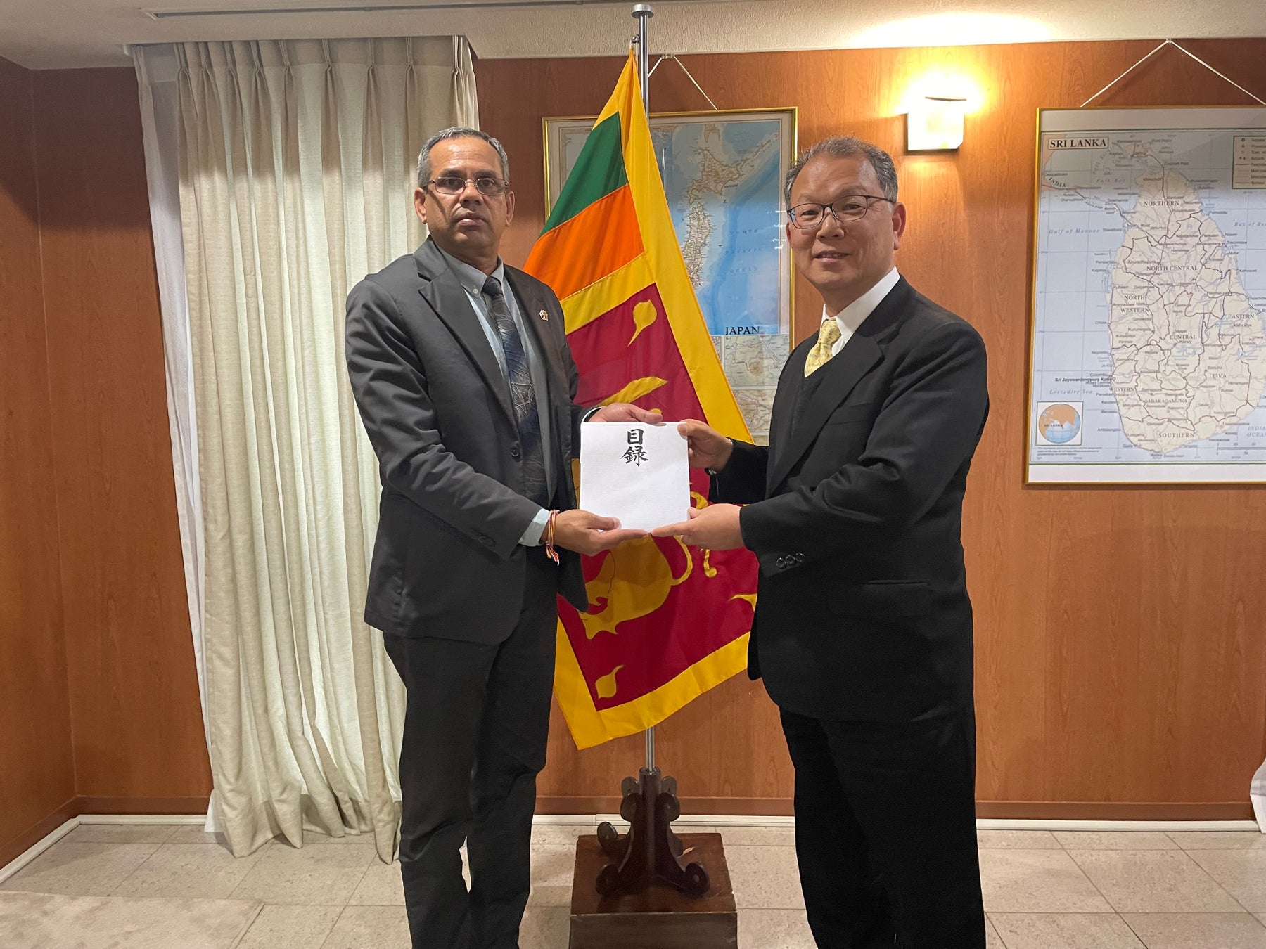 【荒井商事】スリランカ豪雨災害の復興支援として寄付金を寄贈