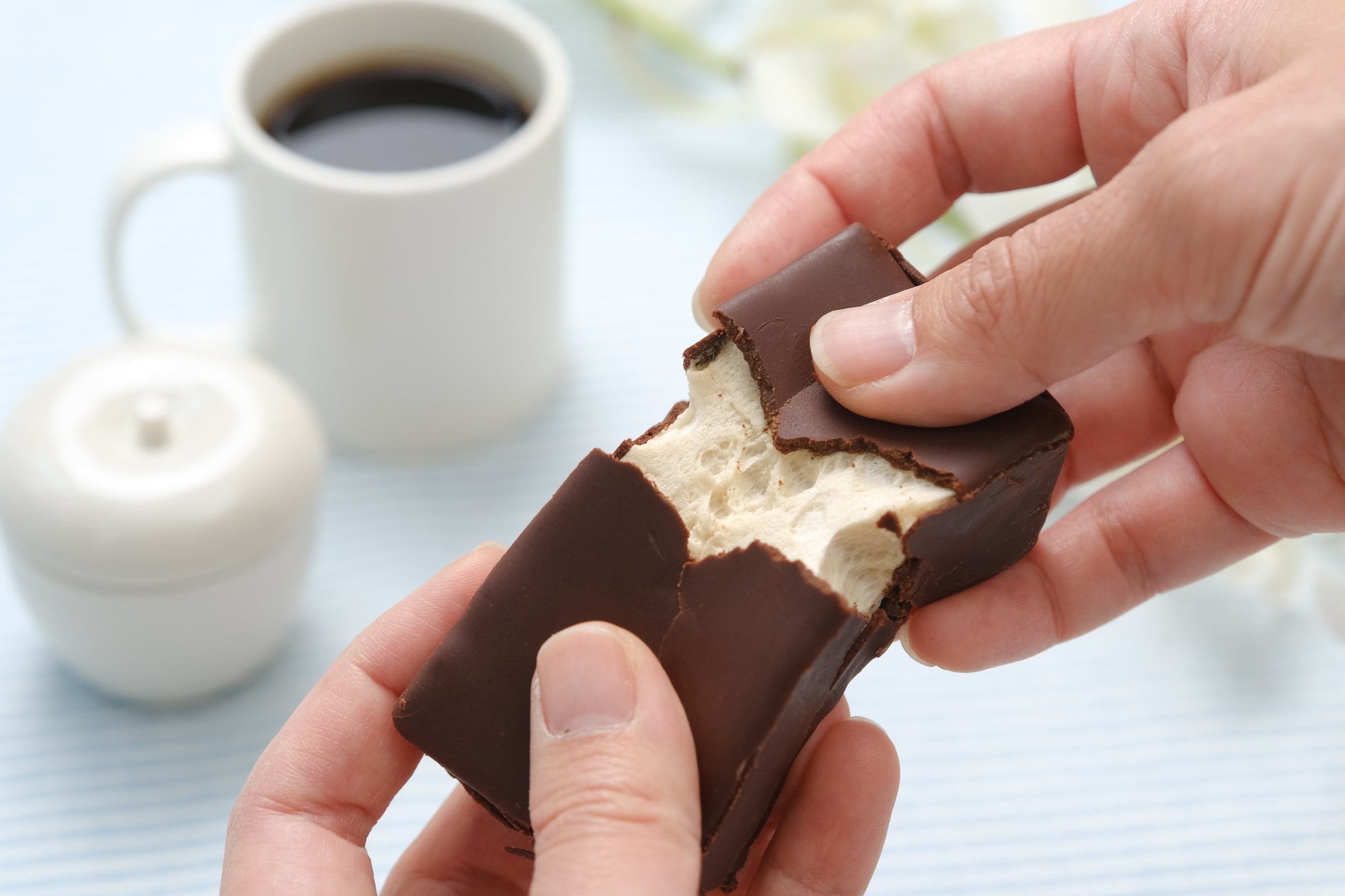 【パリッと弾けて、もっちり溶ける】2つの食感が響き合う『パリもちチョコマシュマロ』をスナックミーオンラインストアで期間限定発売