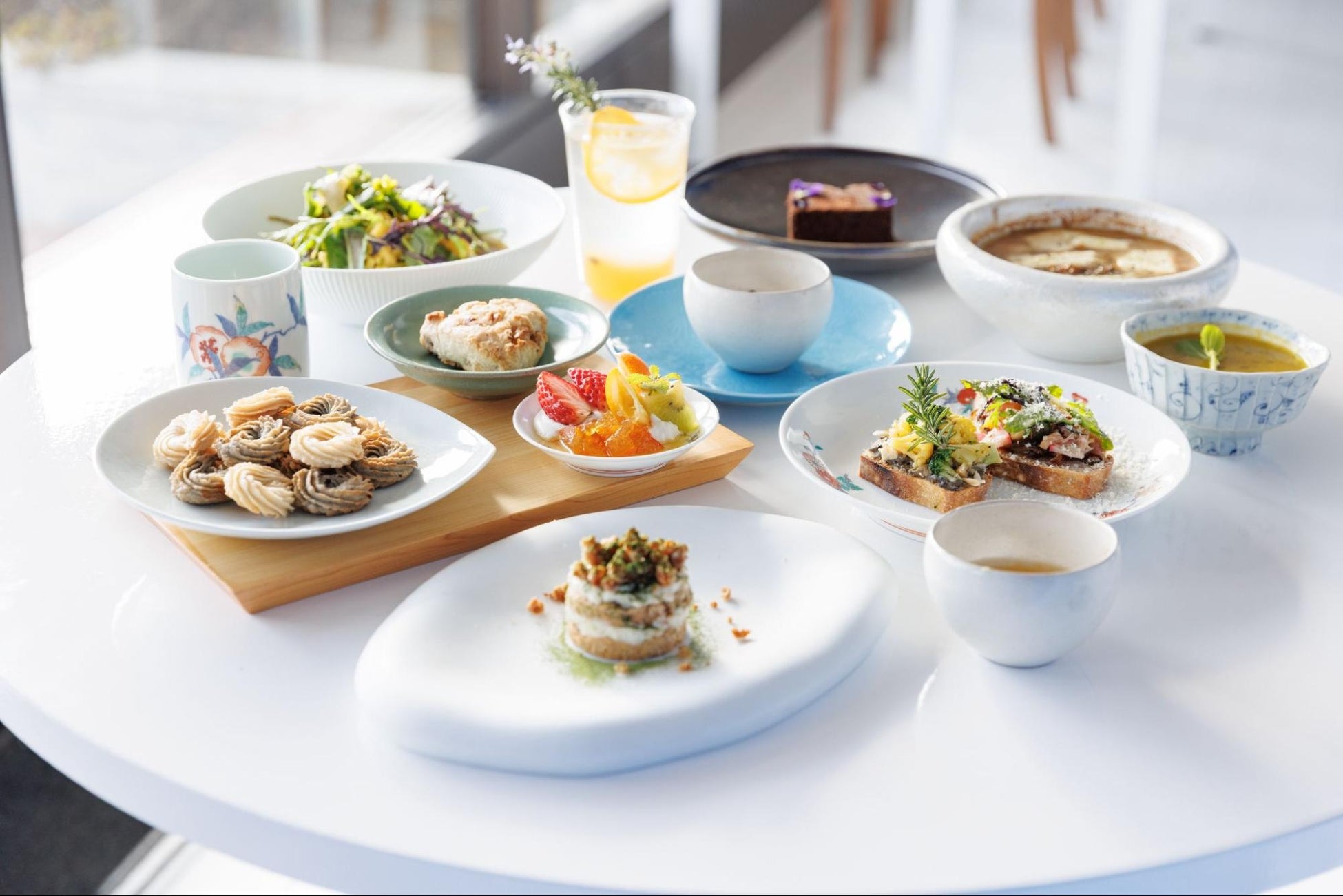 【2月17日OPEN】美とヴィーガンを、ひと皿に。器と料理を楽しむカフェが、九州陶磁文化館（佐賀県有田町）に誕生