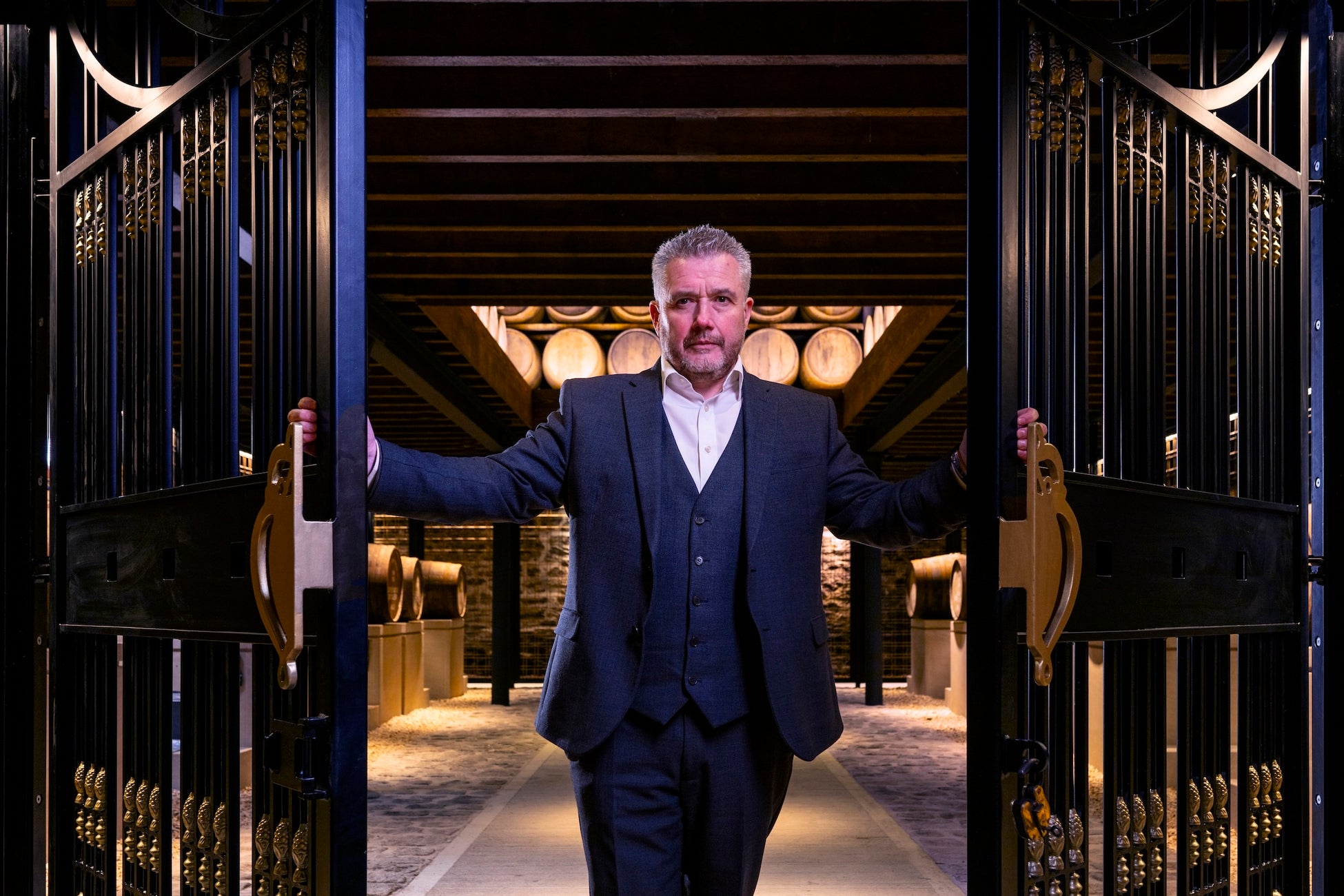 春の門出に贈る、“桜満開”のクッキー缶が新登場!