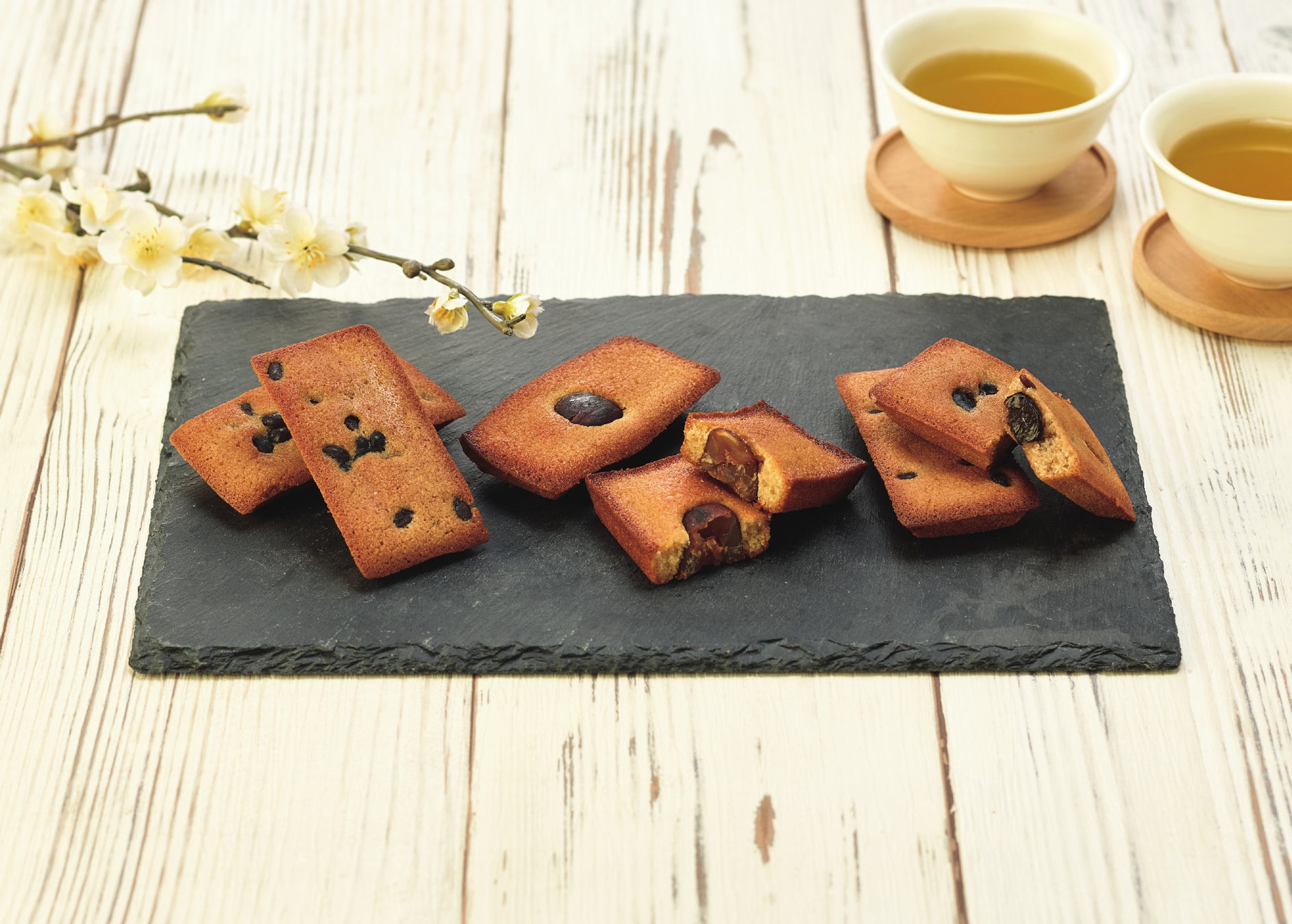 ありそうでなかった！混ぜちゃいました 「黒みつきなこ」かけるチューブタイプを発売！