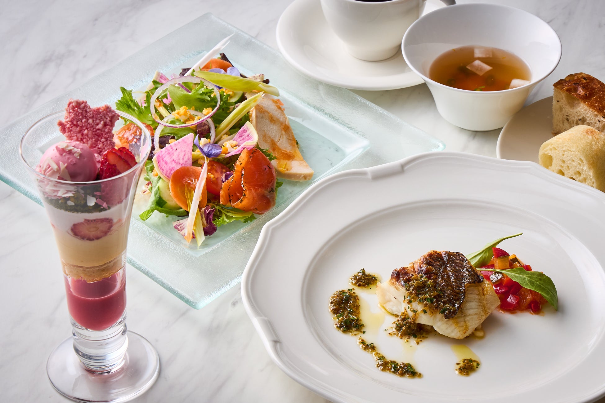 【ロイヤルパインズホテル浦和】ひなまつりケーキを2月28日~3月3日にて販売いたします。2月17日から予約受付開始